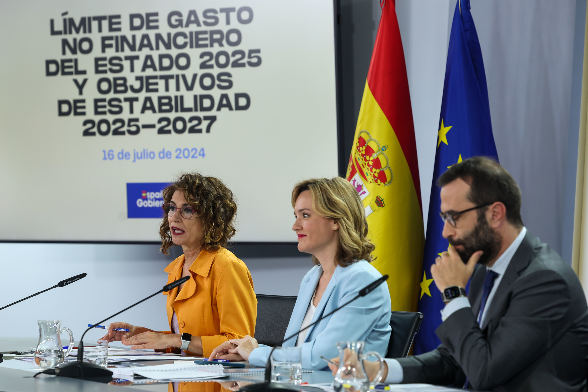 Hacienda proyecta que la recaudación crezca el doble que el gasto en 2025