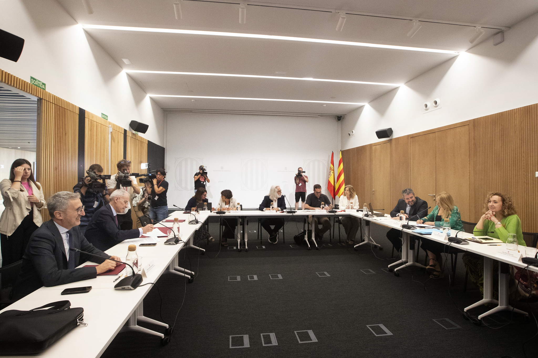 La Generalitat arranca 1.500 millones en plena negociación para investir a Illa