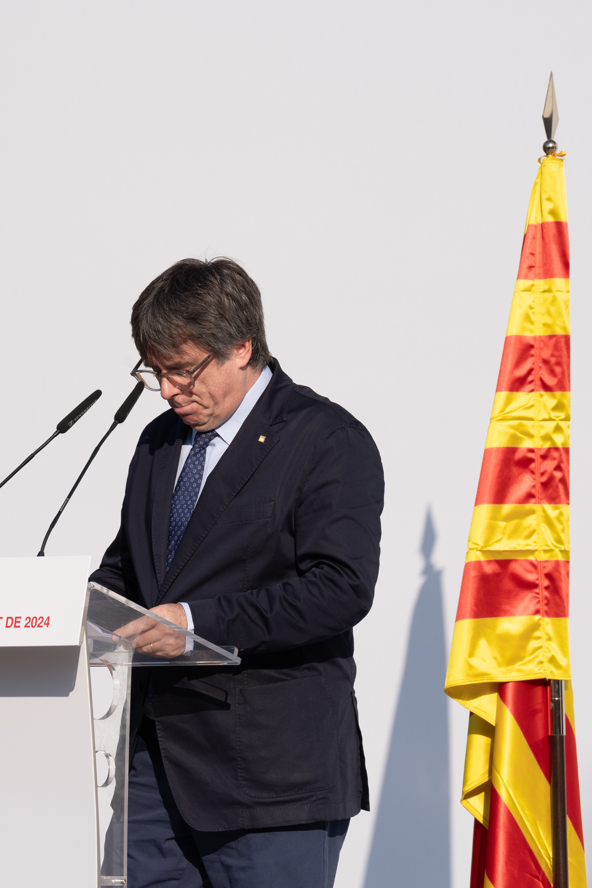 Puigdemont se da un baño de masas y compromete a los Mossos al huir de nuevo