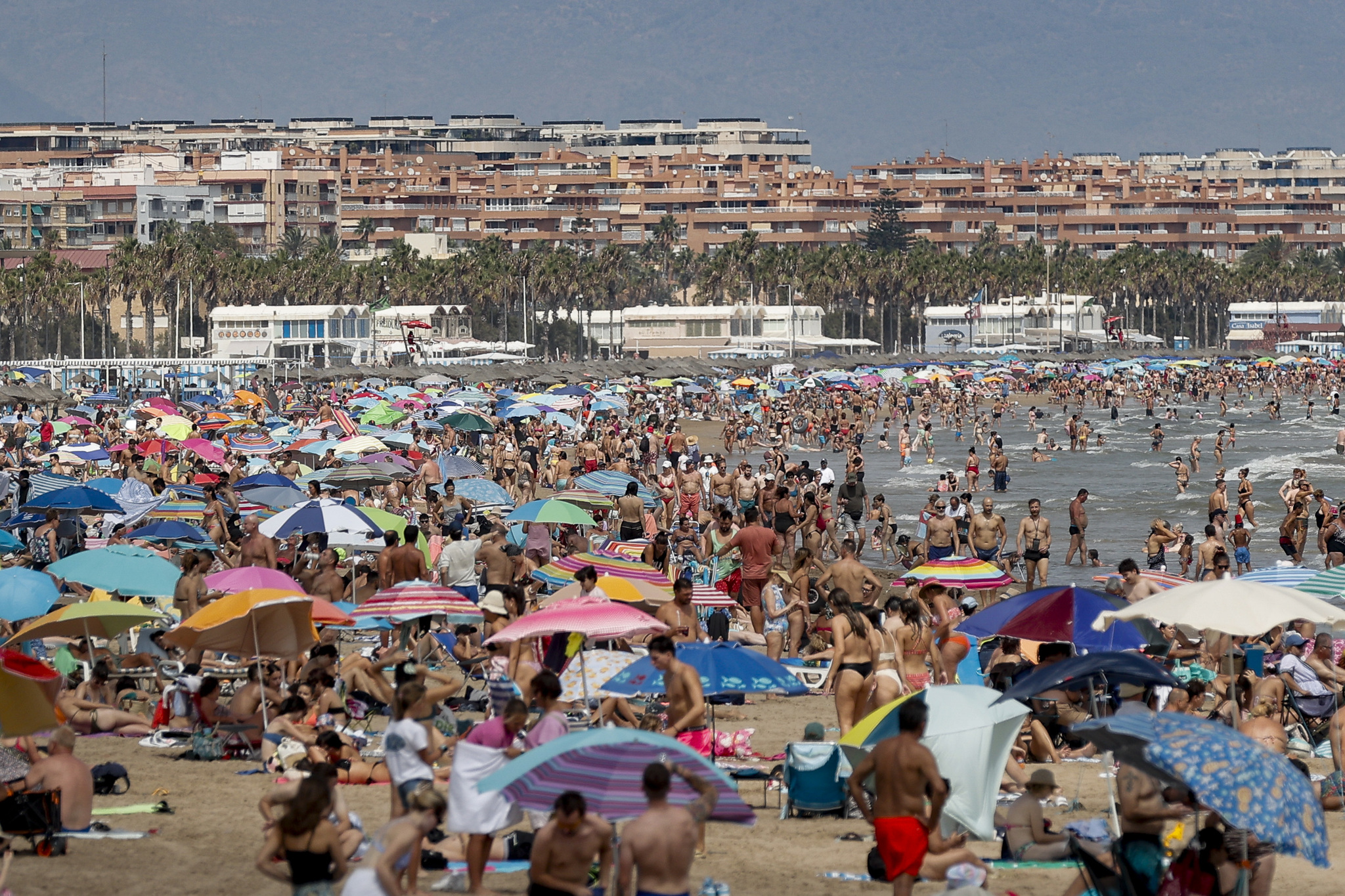 España registra récord de turistas hasta julio rozando los 53,4 millones con un gasto de 7.100 millones
