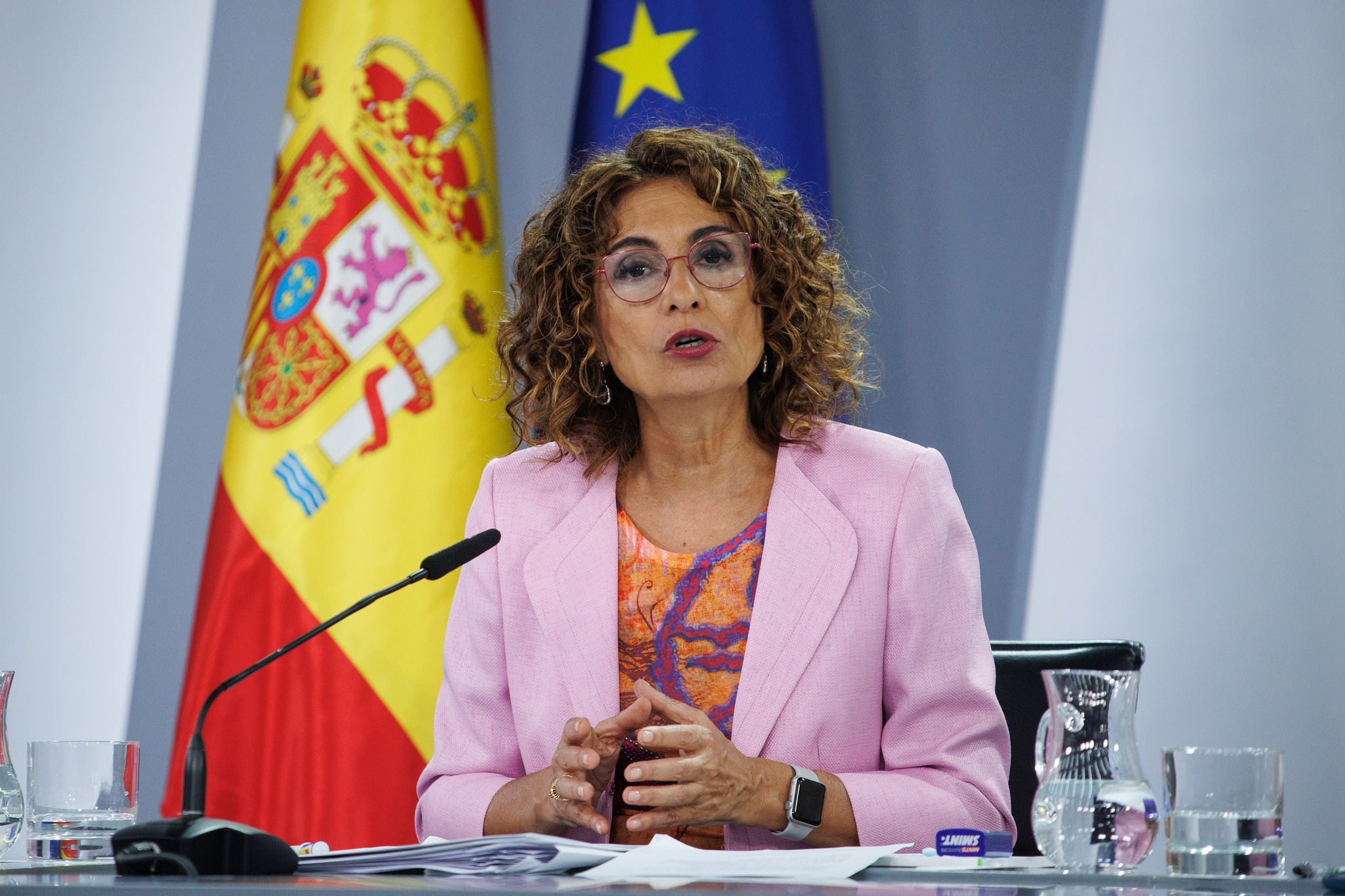 Montero advierte de que tumbar su senda fiscal restará 11.500 millones a CCAA y ayuntamientos