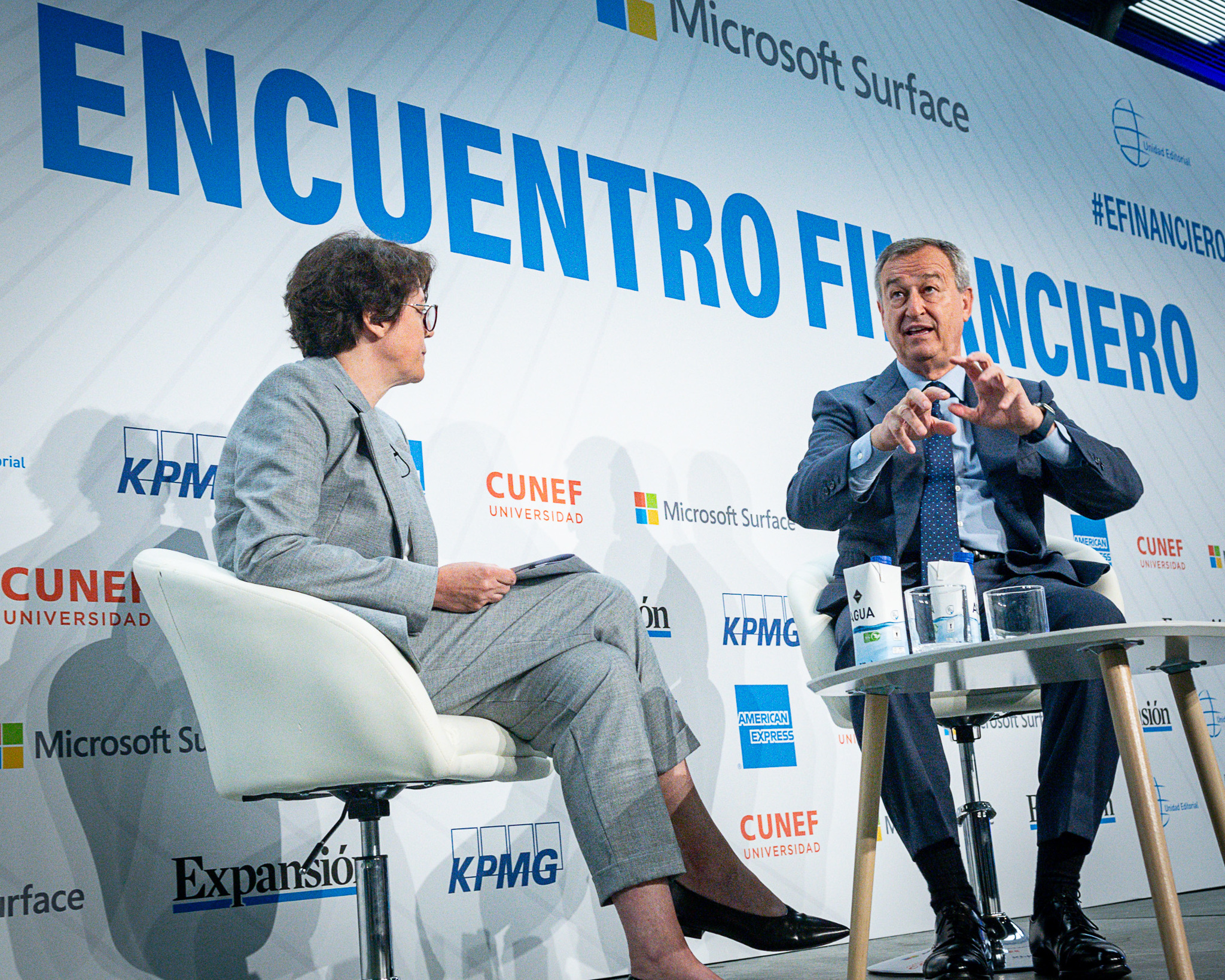 Mayte Ayuso, redactora jefa de EXPANSIÓN, entrevista a César González-Bueno, consejero delegado de Banco Sabadell, en el XV Encuentro Financiero EXPANSIÓN-KPMG.