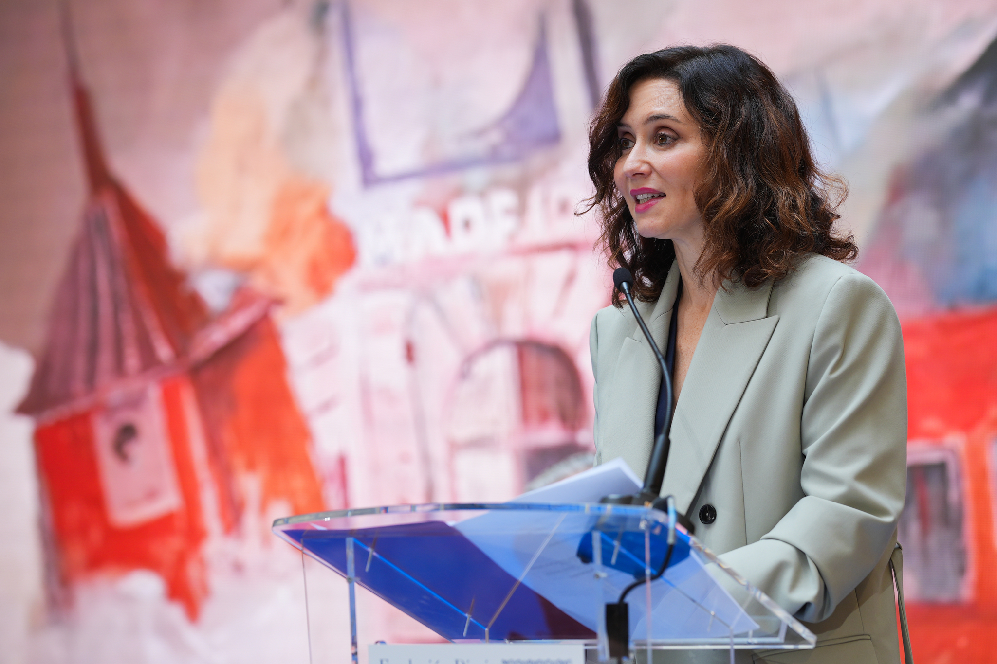 Ayuso lanza unos presupuestos récord de 28.662 millones junto a rebajas fiscales en vivienda