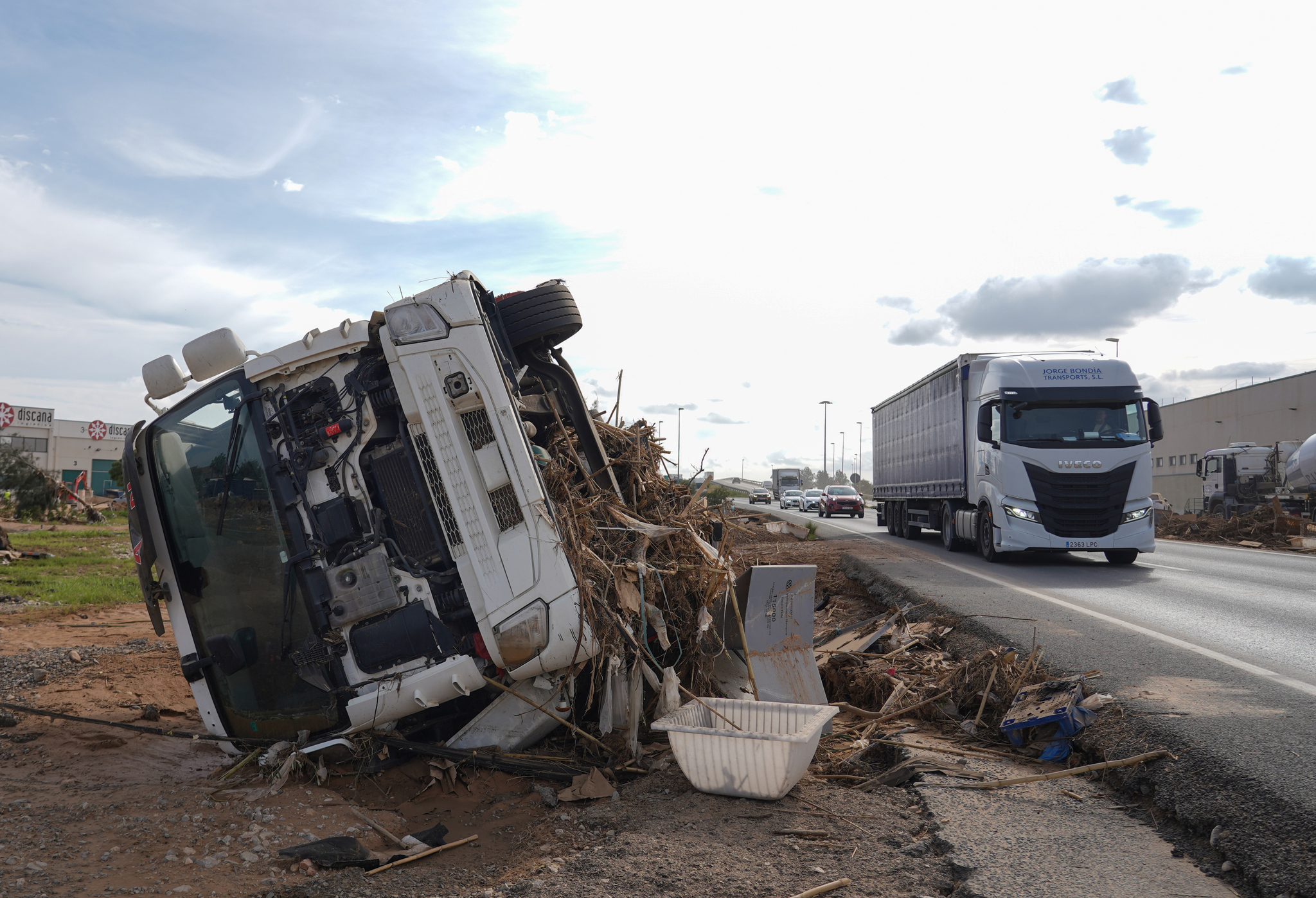 Los transportistas ven «muy insuficientes» las ayudas por la DANA