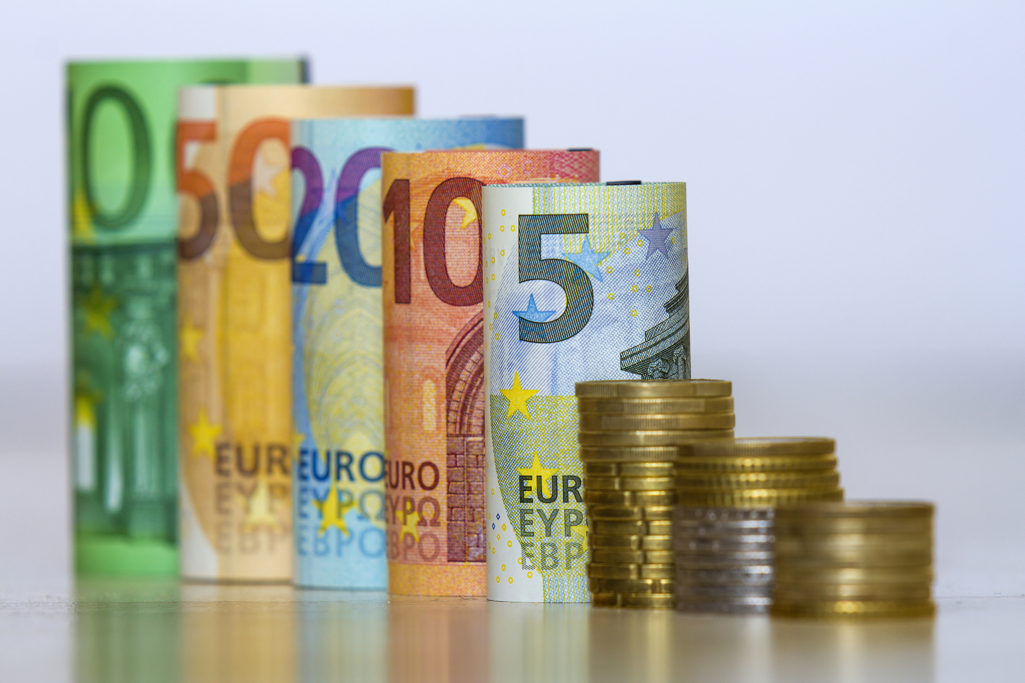 Los ingresos reales de los españoles caen pese al crecimiento económico