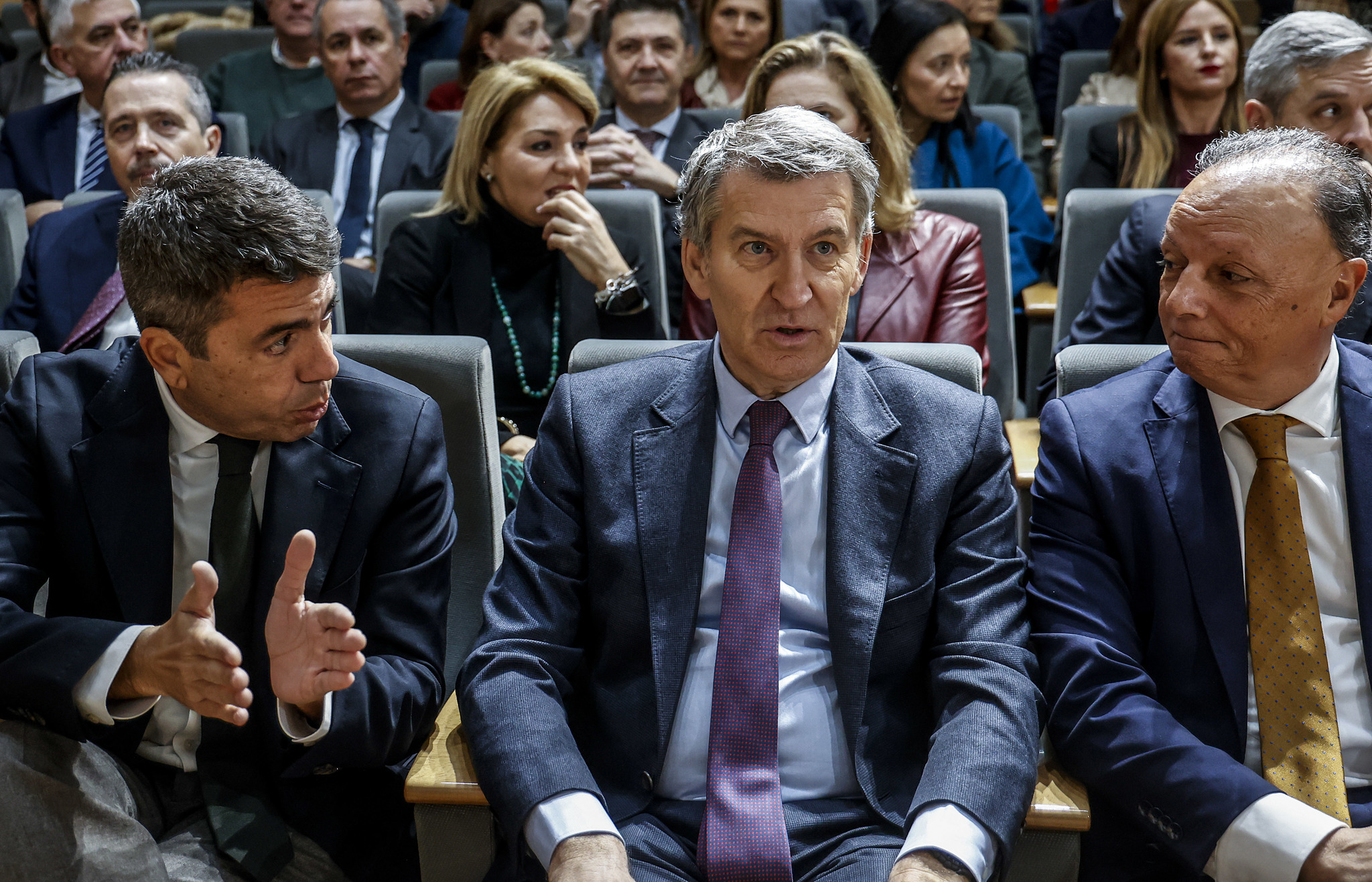Feijoo plantea una «discriminación positiva» para Valencia: invertir 12.000 millones en 10 años