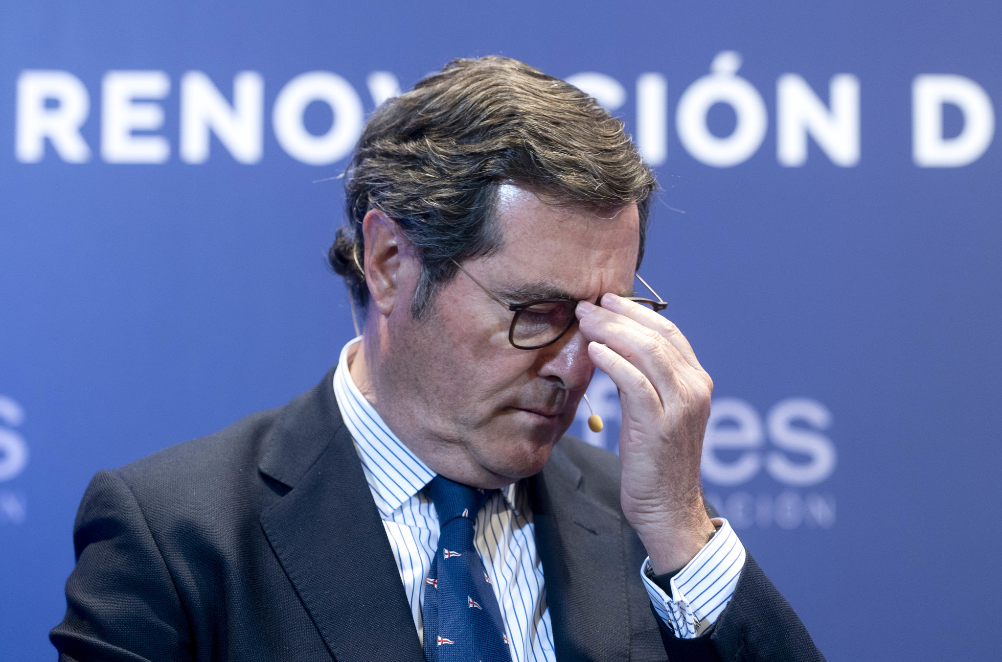 SMI: Gobierno y sindicatos rechazan, por insuficiente, el alza del 3% que plantea la CEOE