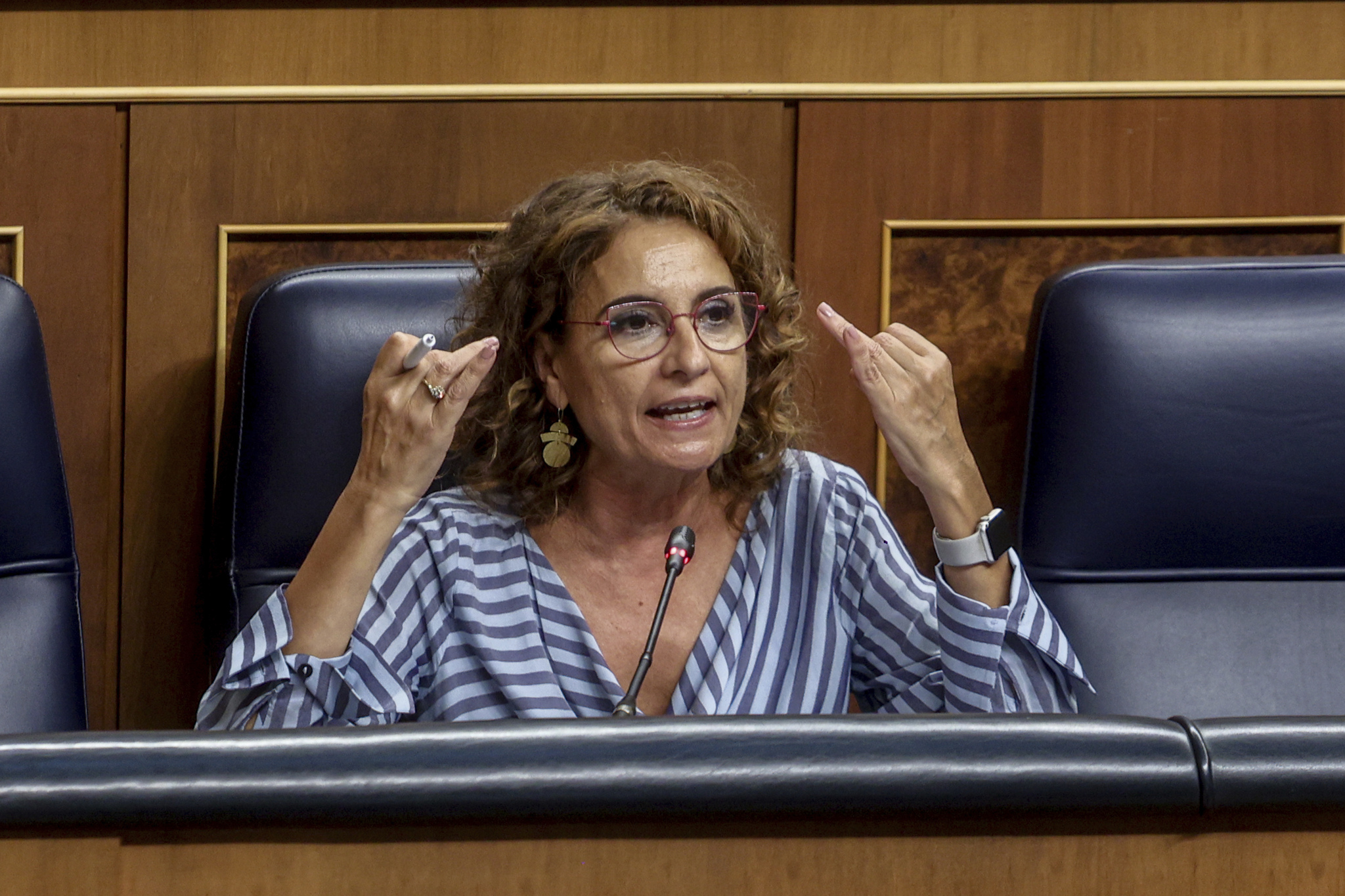 El 35% de la renta  de los hogares va  al pago de impuestos