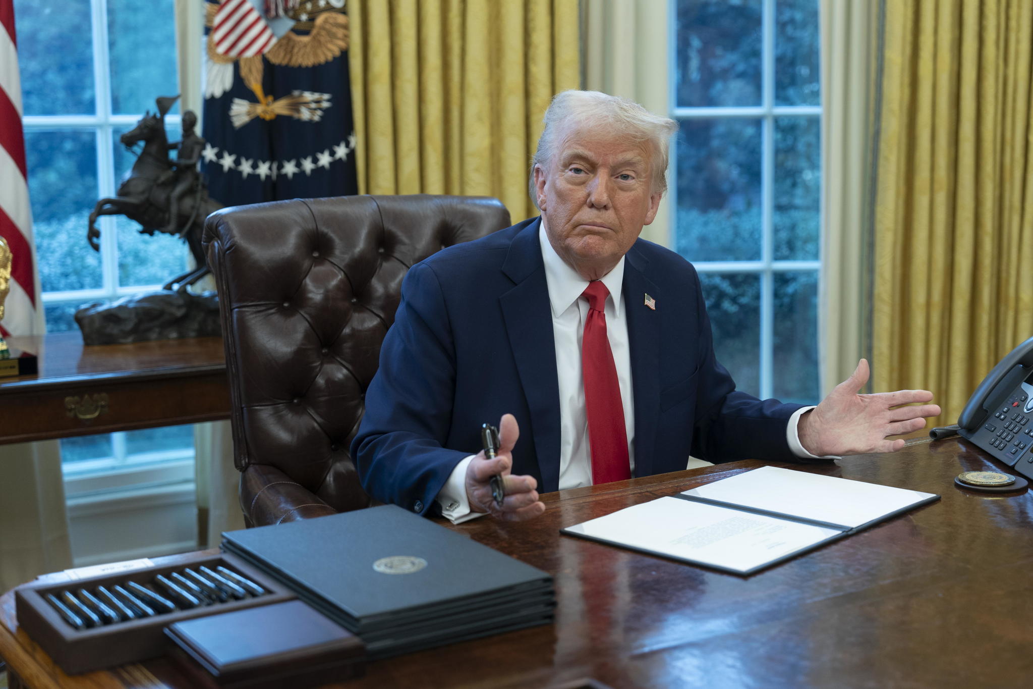 Trump lleva al límite la amenaza arancelaria con México, Canadá y China