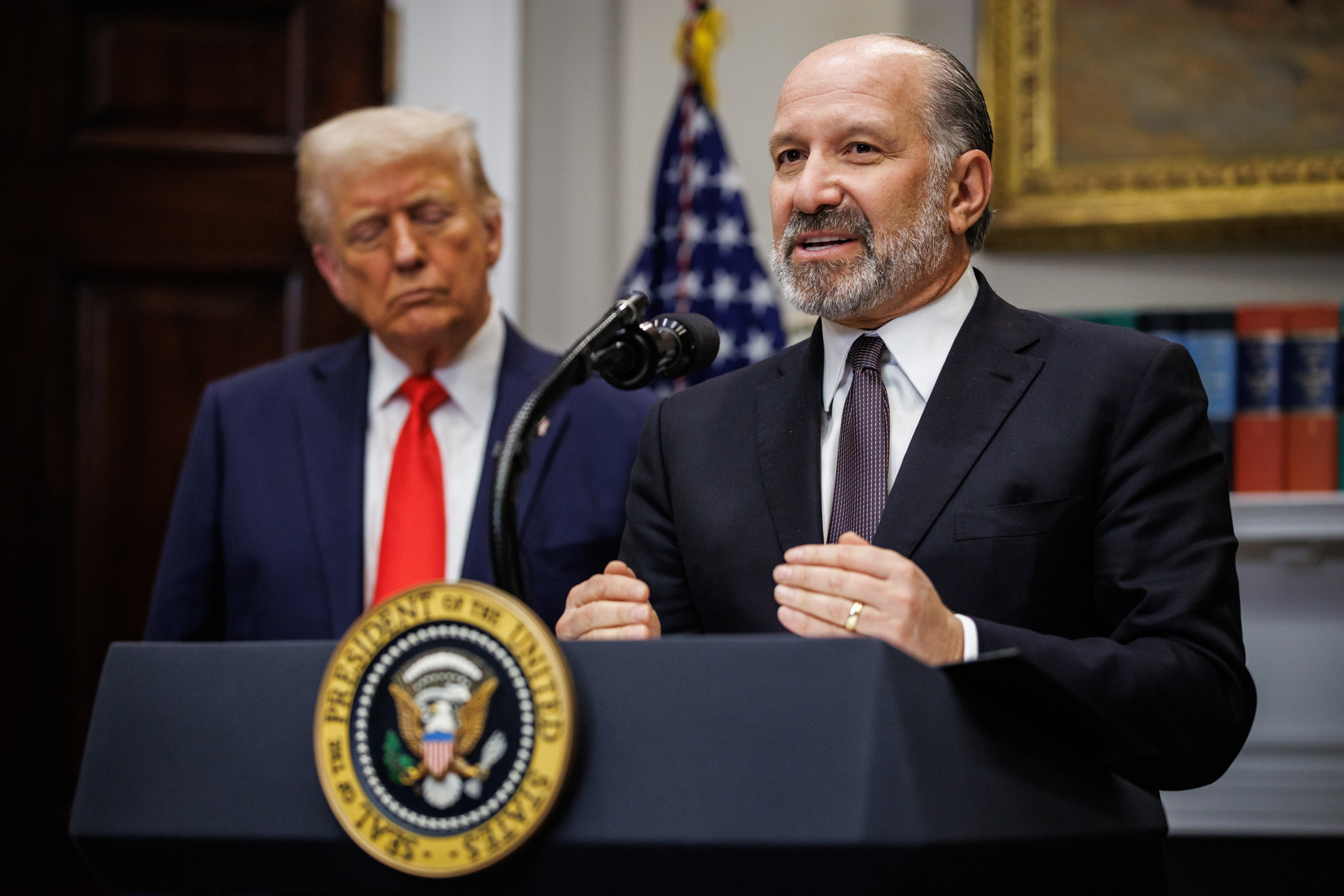 Trump se plantea hacer alguna «excepción» con los aranceles a México y Canadá