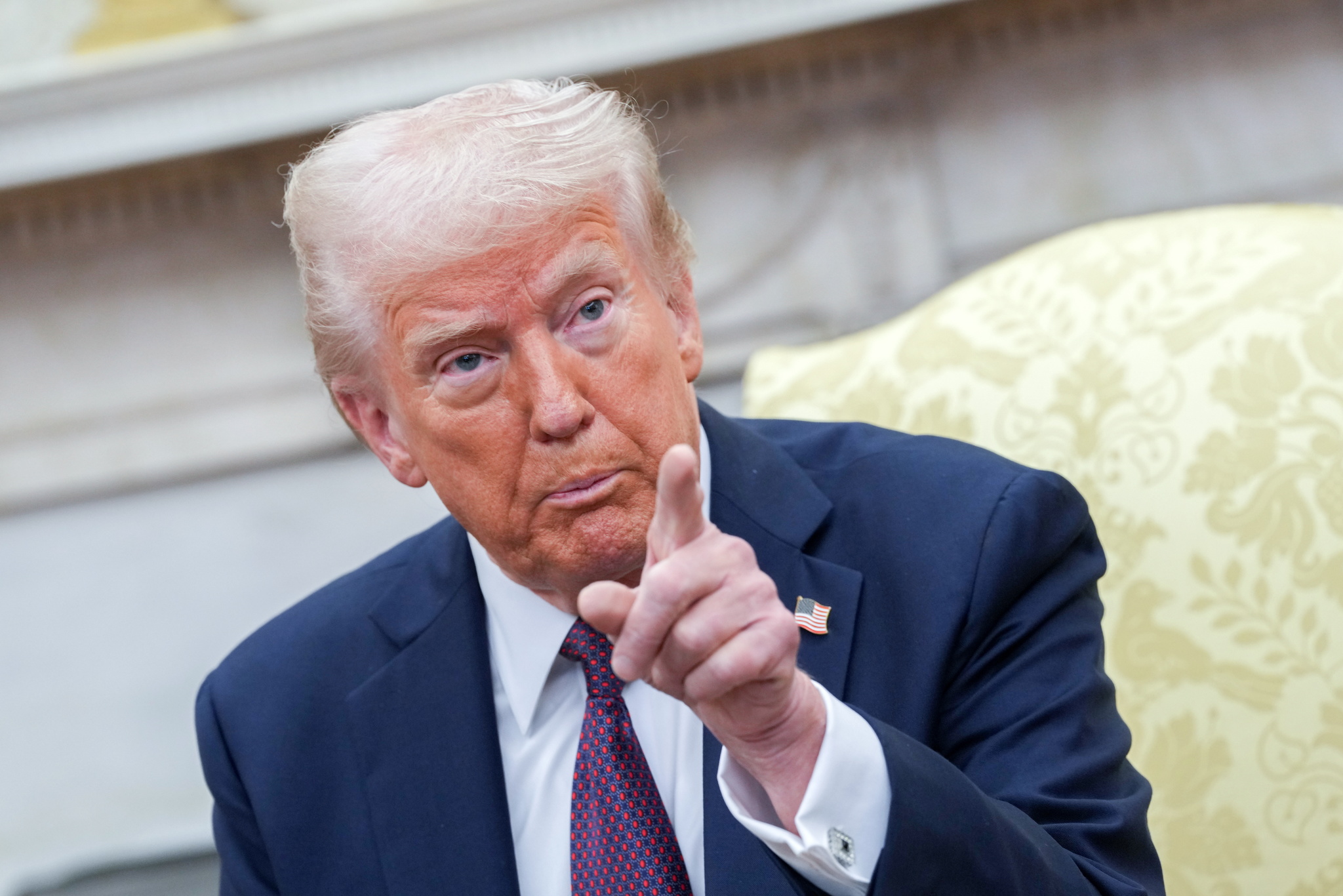 Trump retrasa al 2 de abril los aranceles a los coches procedentes de México y Canadá