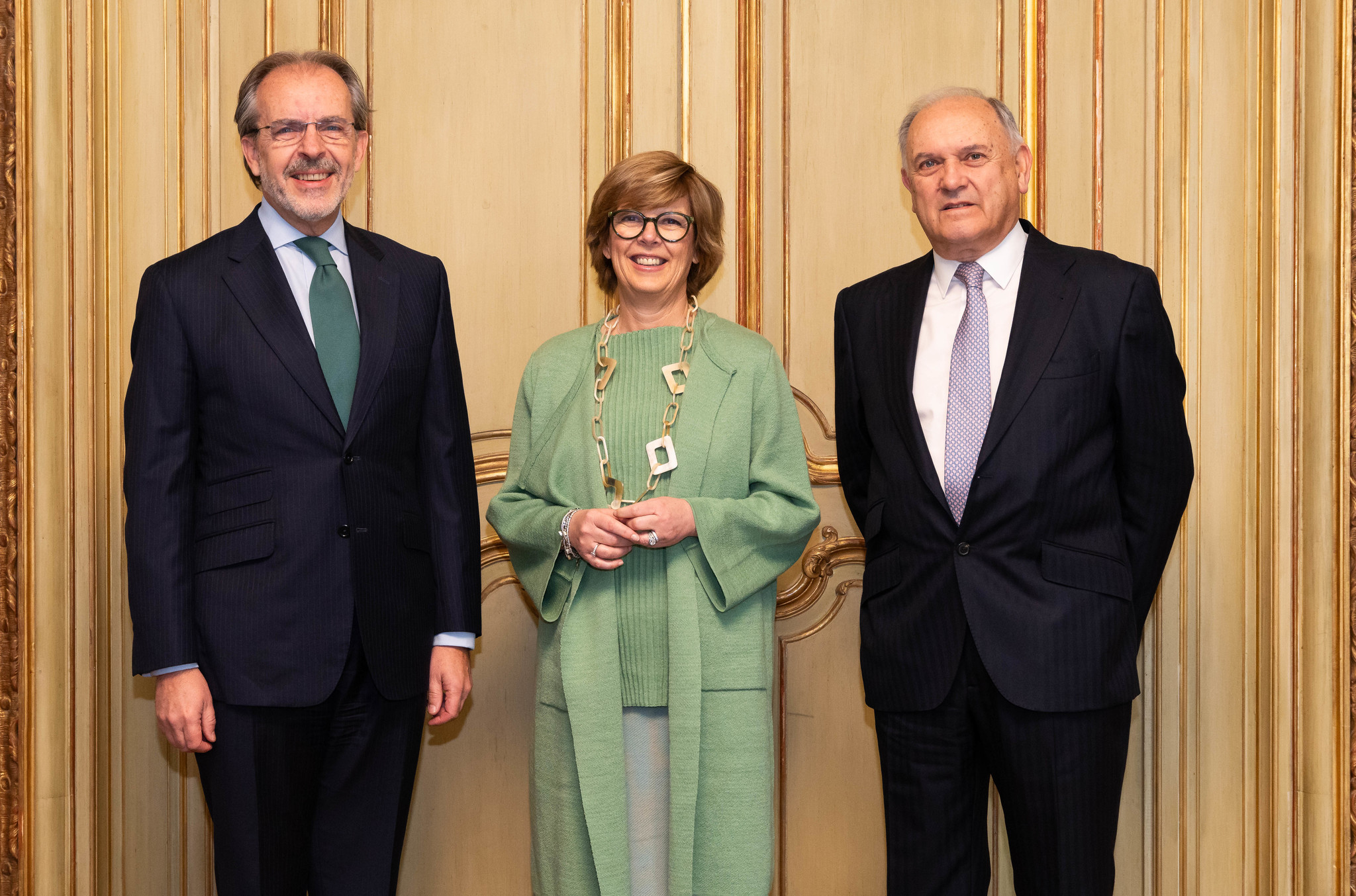 Banca March vende otro 41 de Inversis a Euroclear por 221 millones Euroclear controla ya un 90 de Inversis, por el que ha pagado 393 millones. El 10 restante se llevará a cabo en 18 meses. El precio final total podría superar los 430 millones. Leer