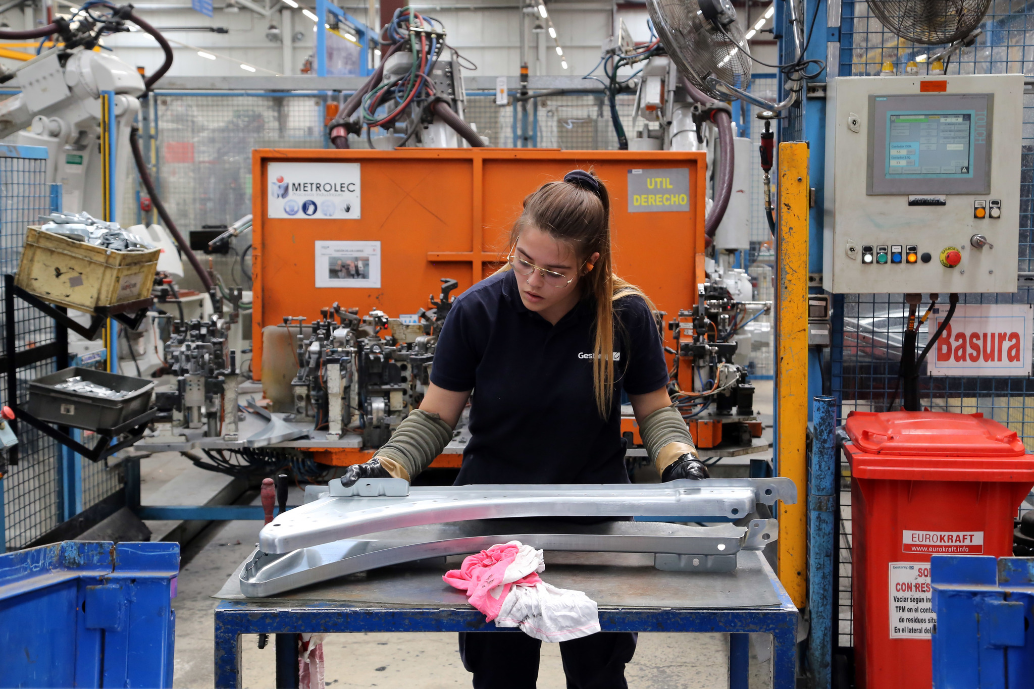 Así impacta la subida del SMI: Un tercio de las empresas frena contrataciones o despide