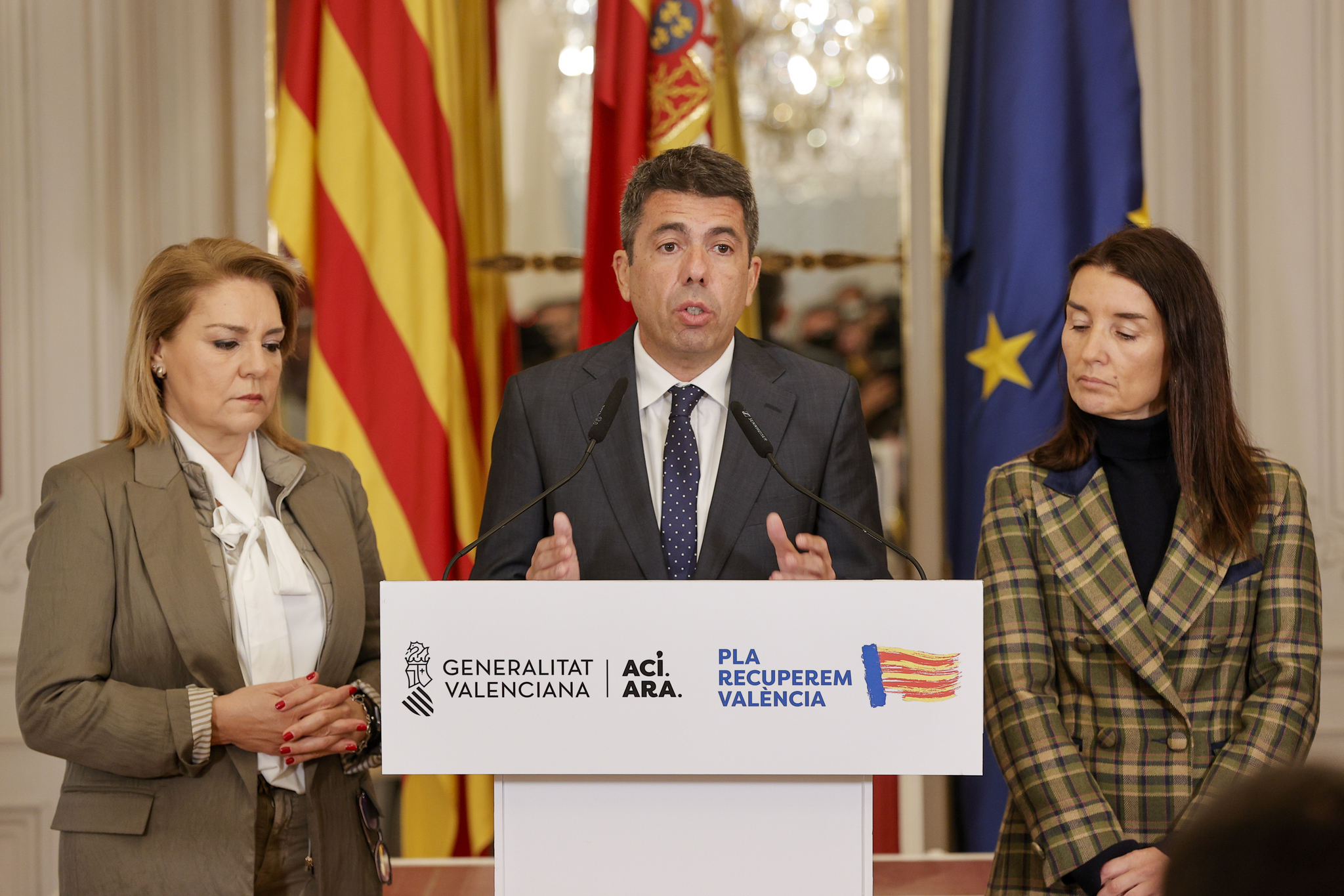 Mazón asume el mensaje de Vox en clima e inmigración para sacar adelante los presupuestos