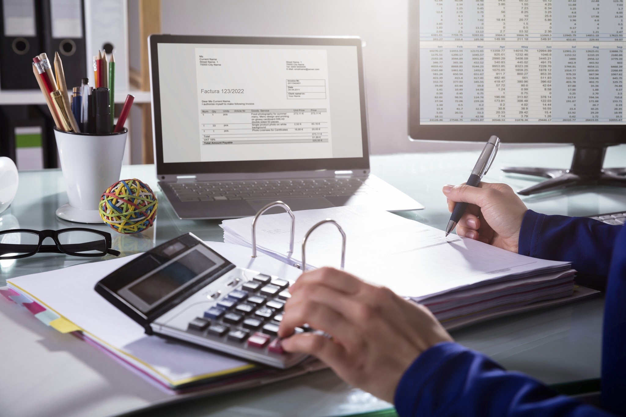 La facturación del sector servicios sube un 5,5% en enero y la industria cae un 0,4%