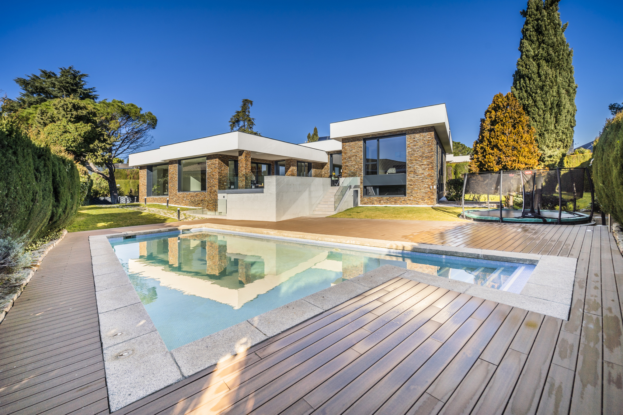 Los precios de la vivienda se disparan en la periferia de Madrid y Barcelona