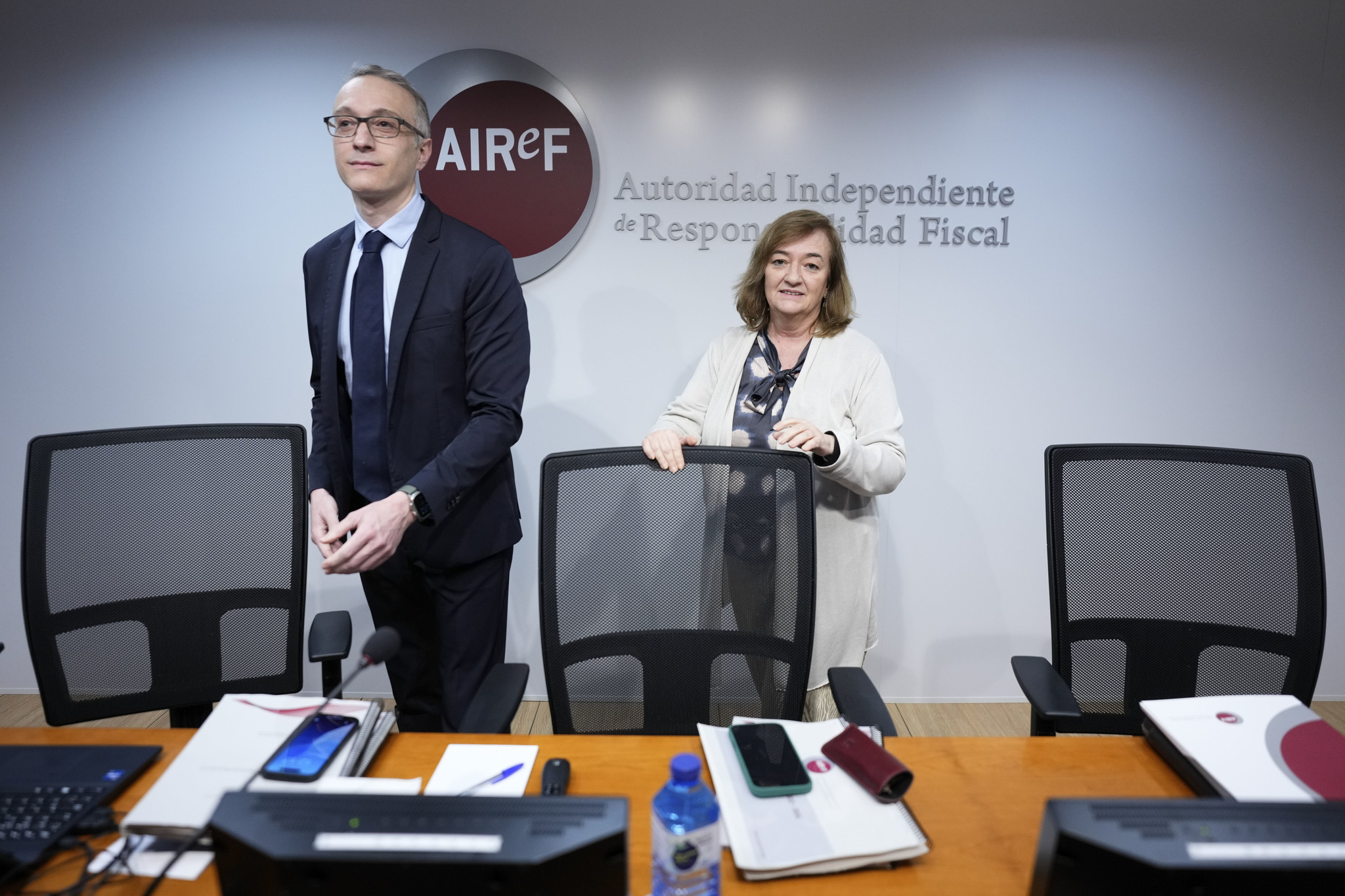 Airef aboga por el traspaso gradual de los funcionarios a la sanidad pública