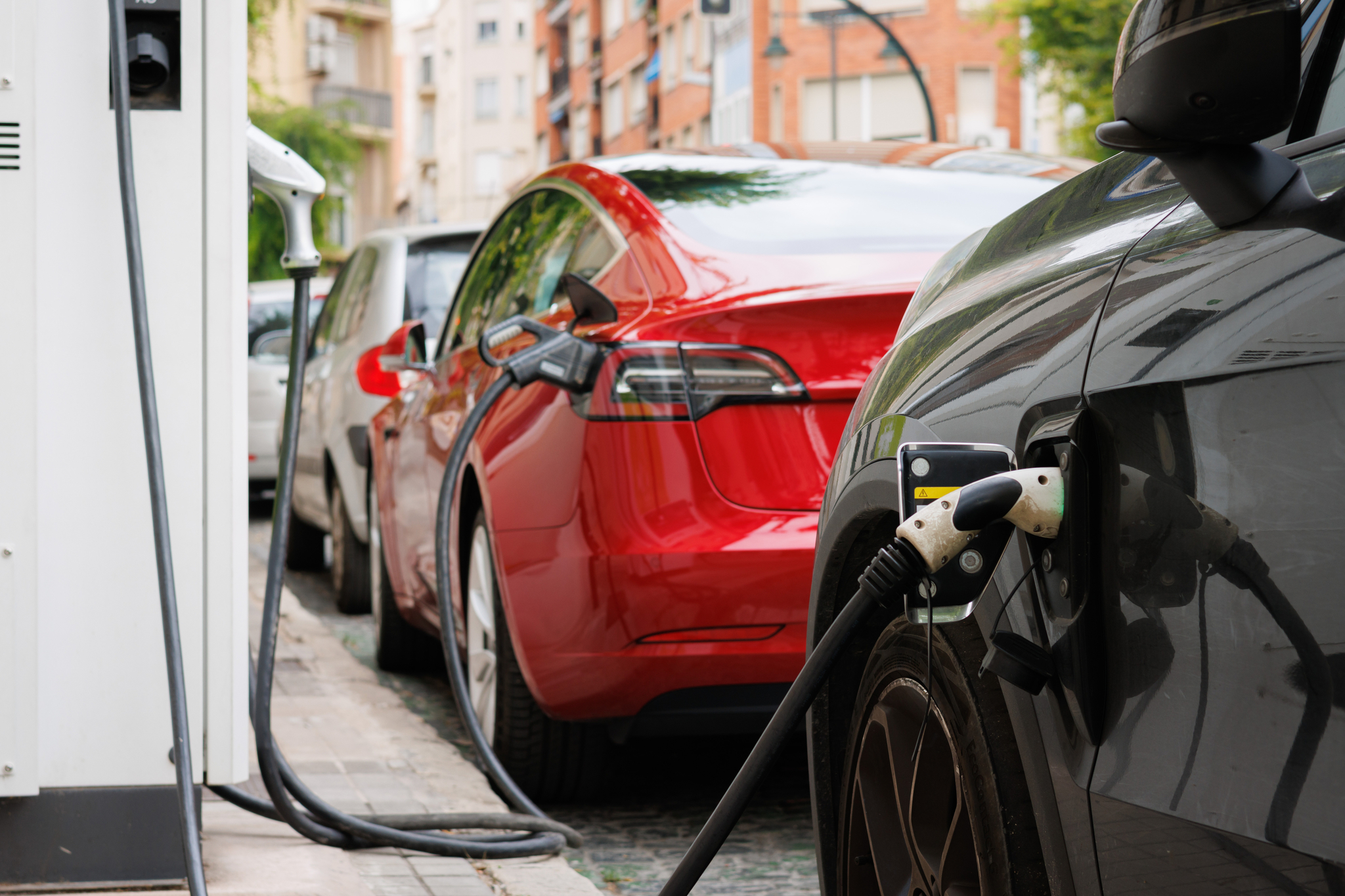 Coches eléctricos y ‘data centers’ llevan a récord la demanda eléctrica mundial