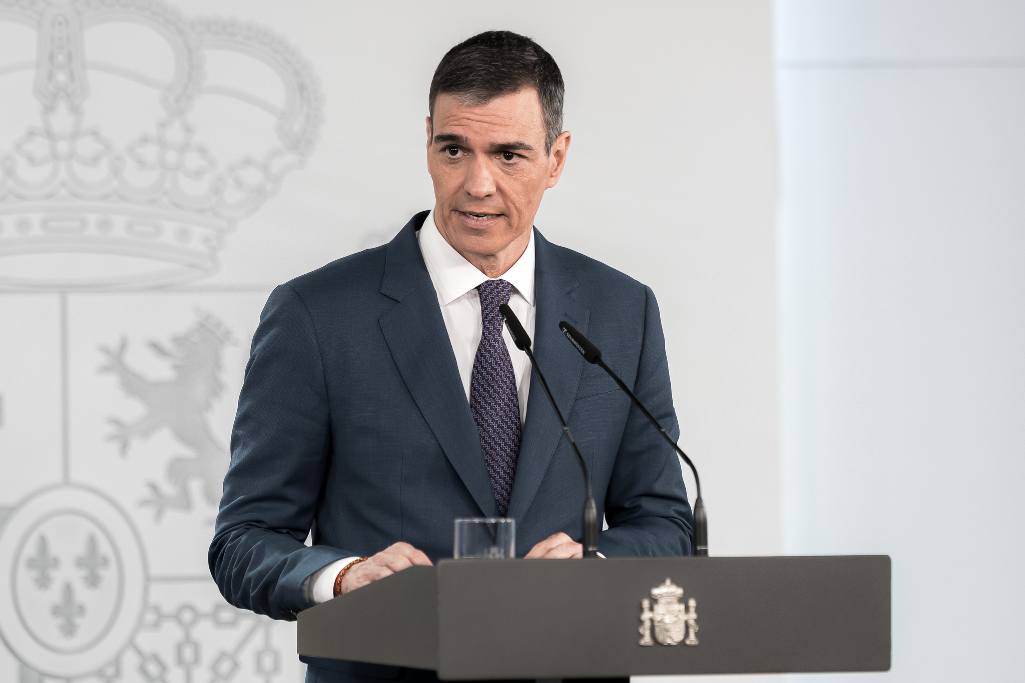 Sánchez ya tiene culpables aunque no sabe lo que pasó