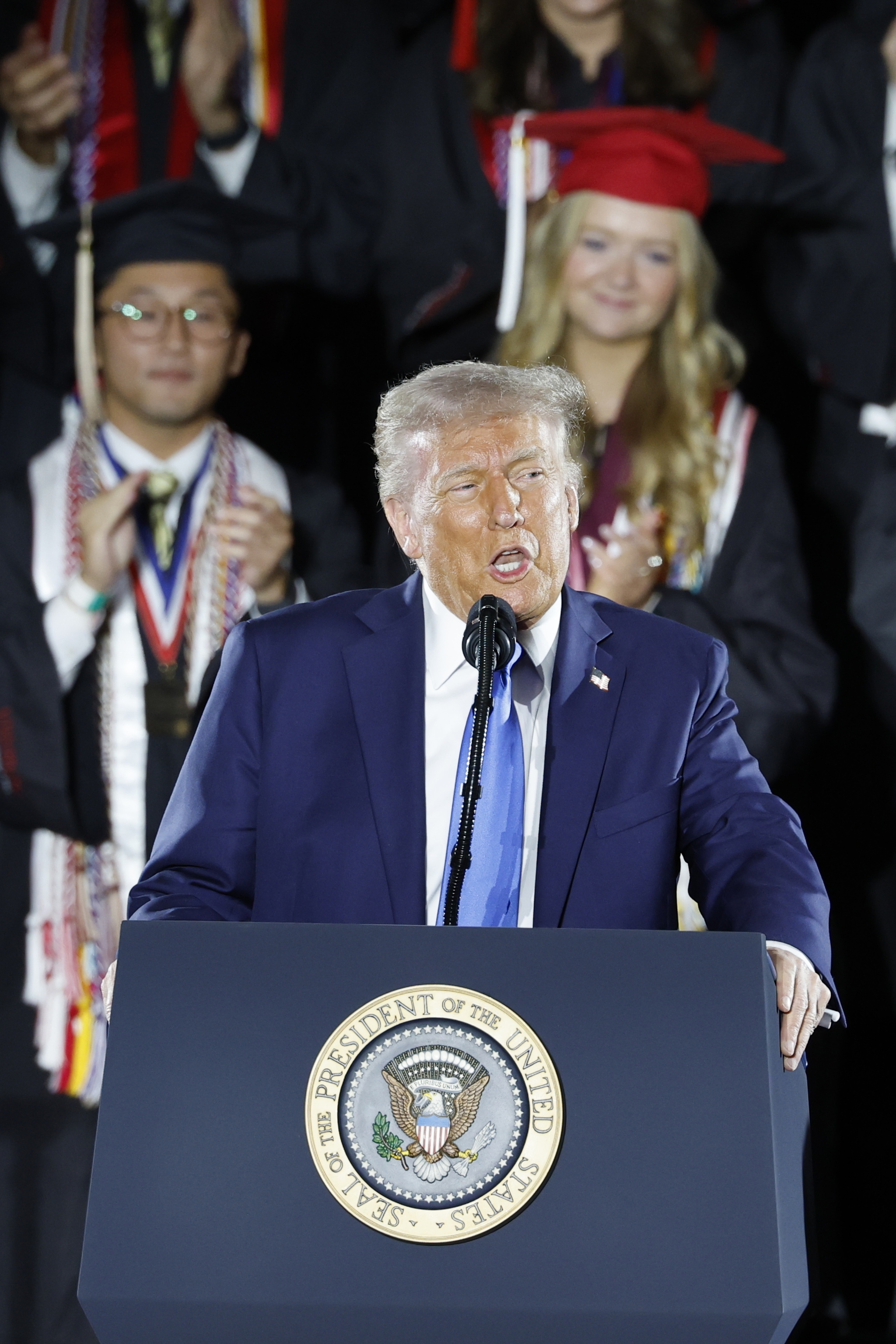Trump vuelve a pedir a la Fed una rebaja de tipos por la estabilización de la inflación