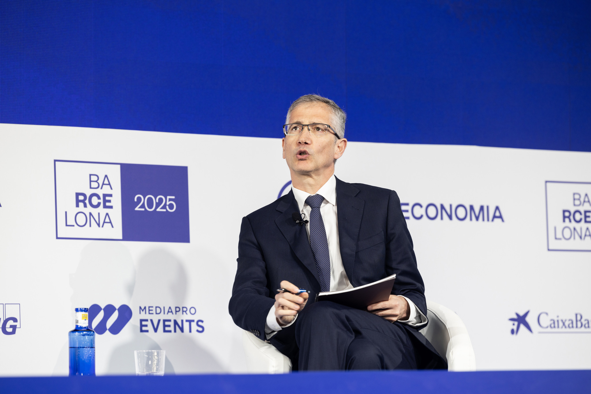 De Cos pide reformas para que el euro desplace al dólar como divisa de reserva