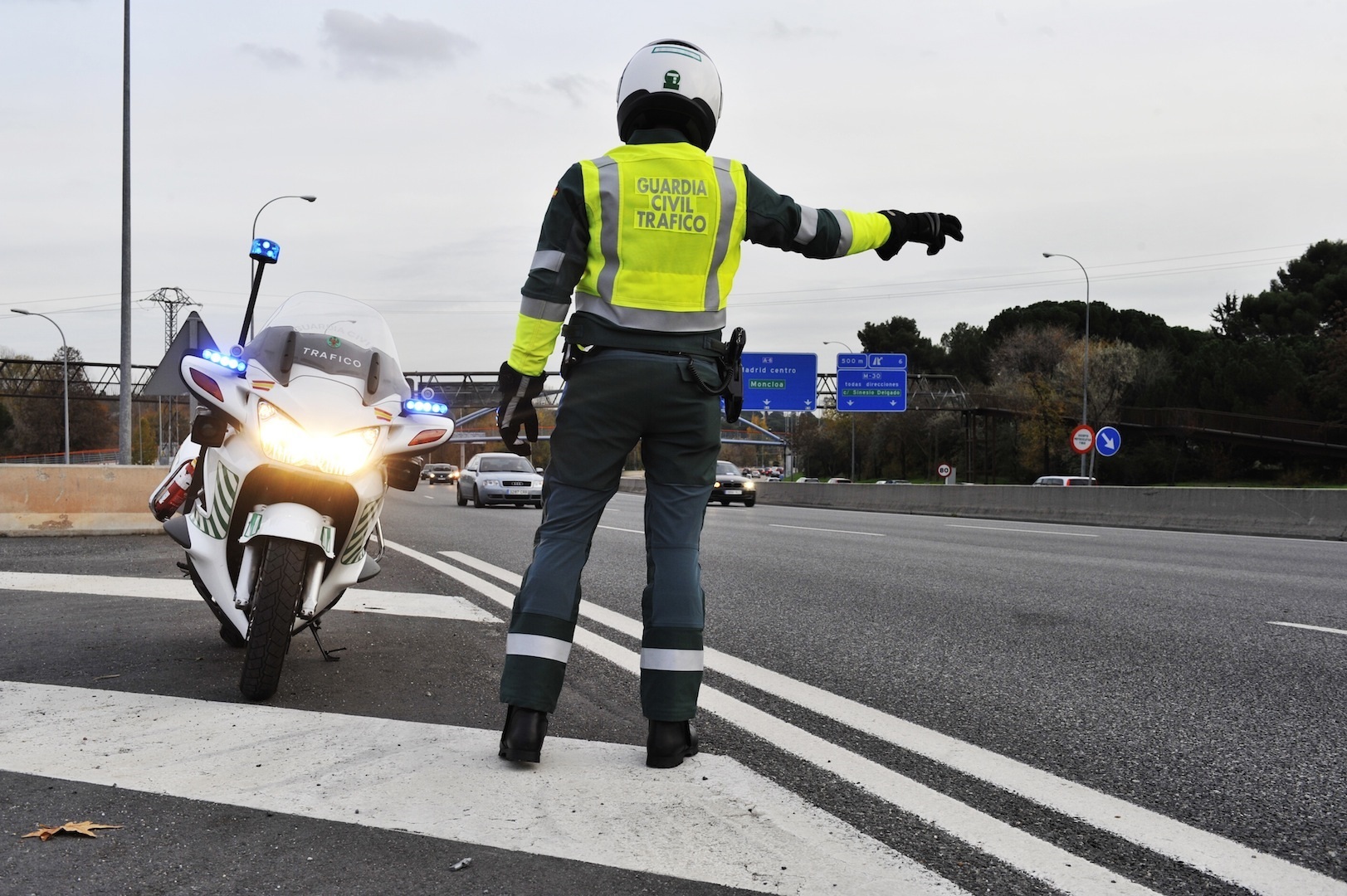Las nuevas normas de tráfico que entran hoy en vigor: patinetes, bicicletas, motos, 'riders' y taxistas