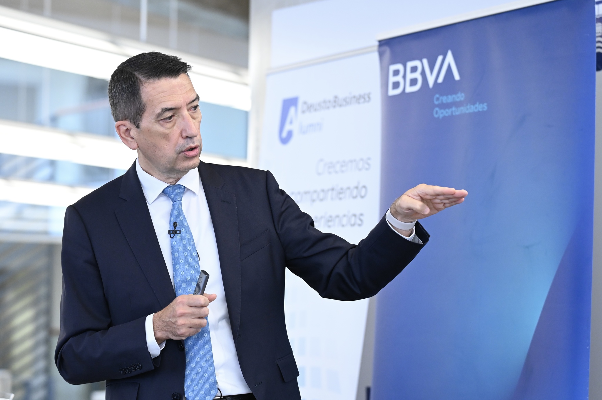 BBVA: «Reducir jornada sin aumentar productividad puede lastrar el empleo»