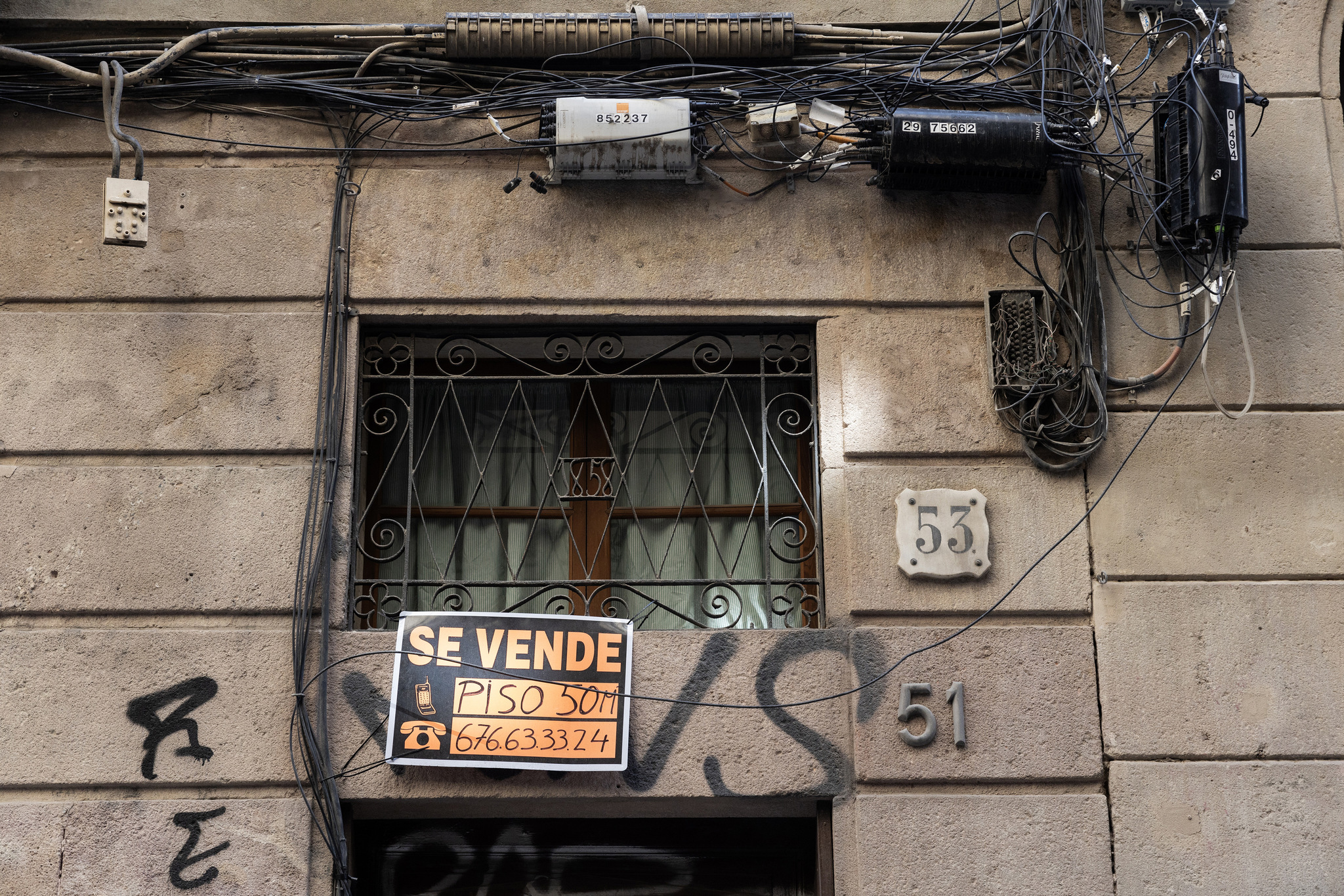 Cataluña debate un nuevo límite a la inversión inmobiliaria: limitar las compras a extranjeros