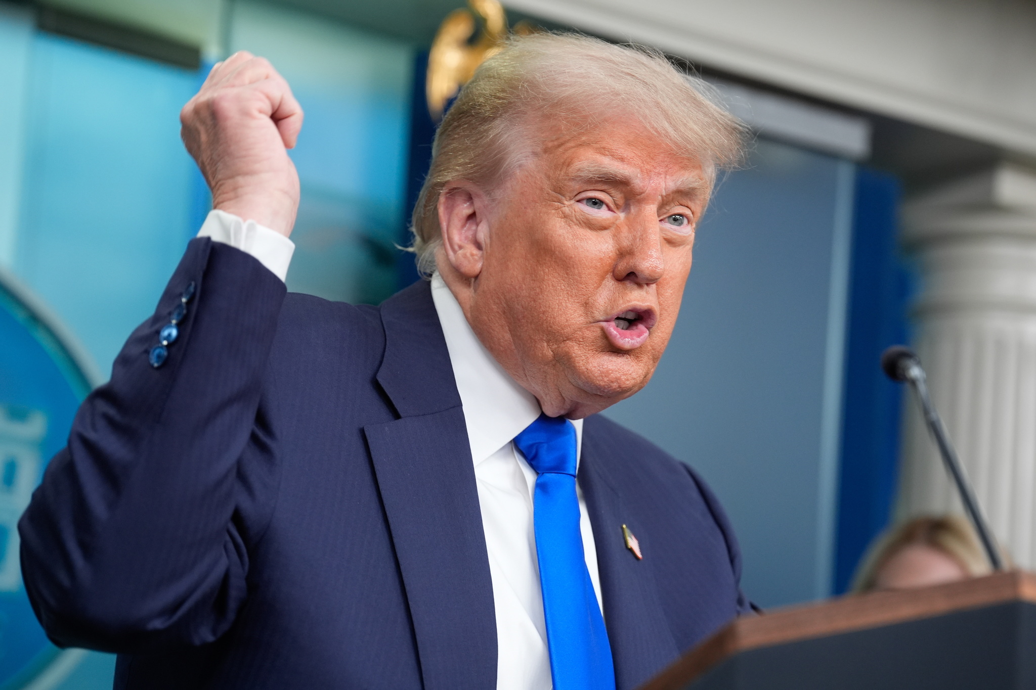 Trump rompe las negociaciones comerciales con Canadá por su impuesto a las tecnológicas