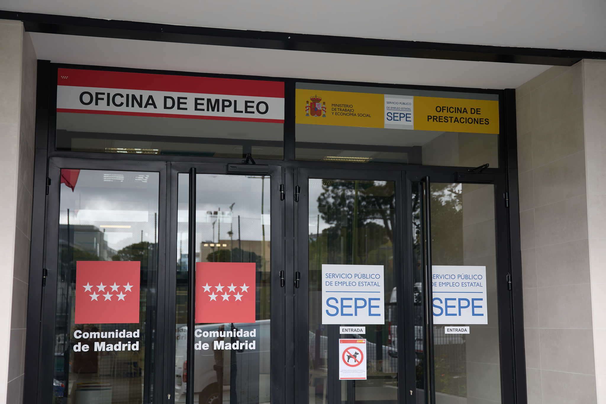 El paro baja en 48.920 personas en junio hasta su menor nivel en 17 años