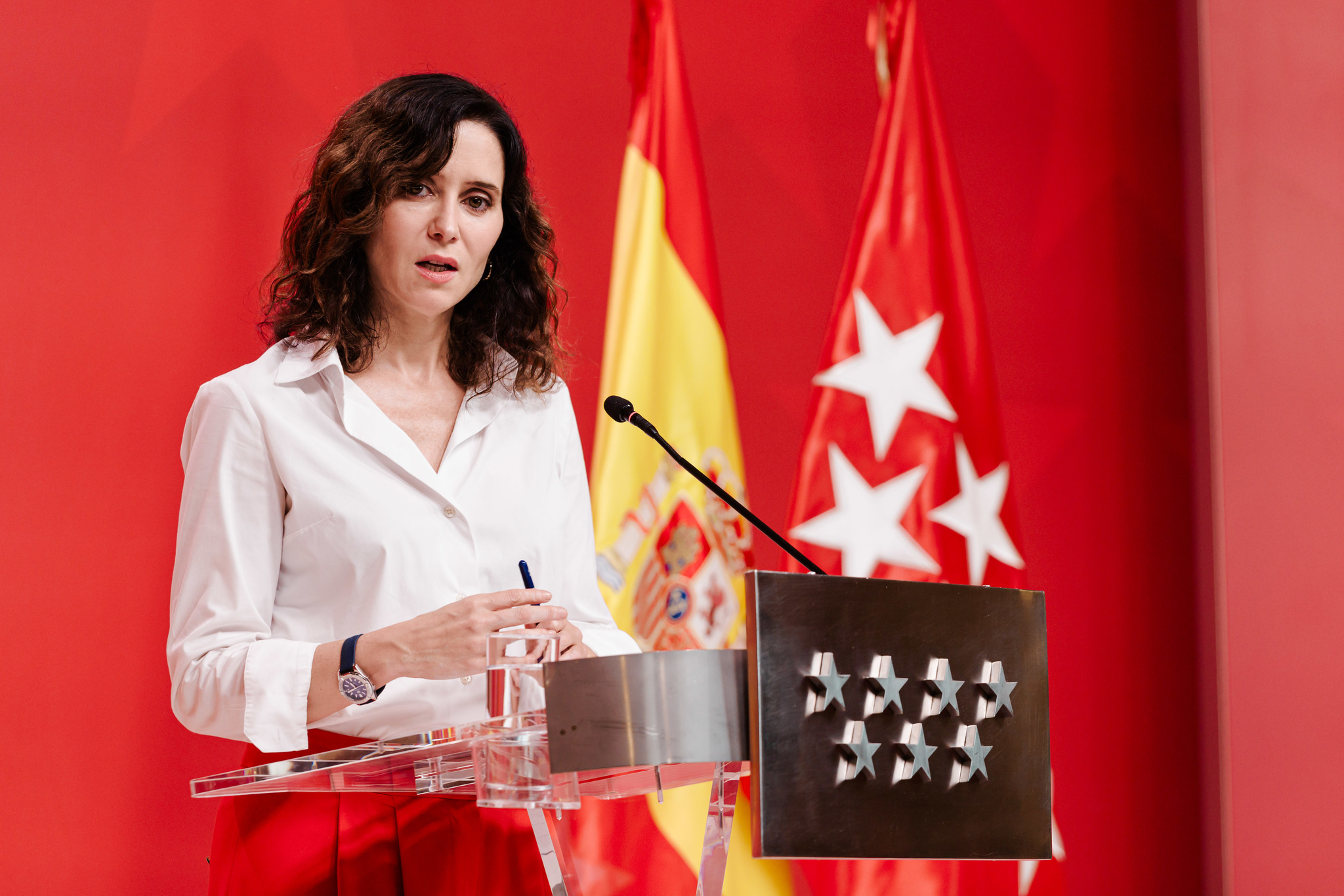 Ayuso llevará el cupo catalán al Tribunal Constitucional