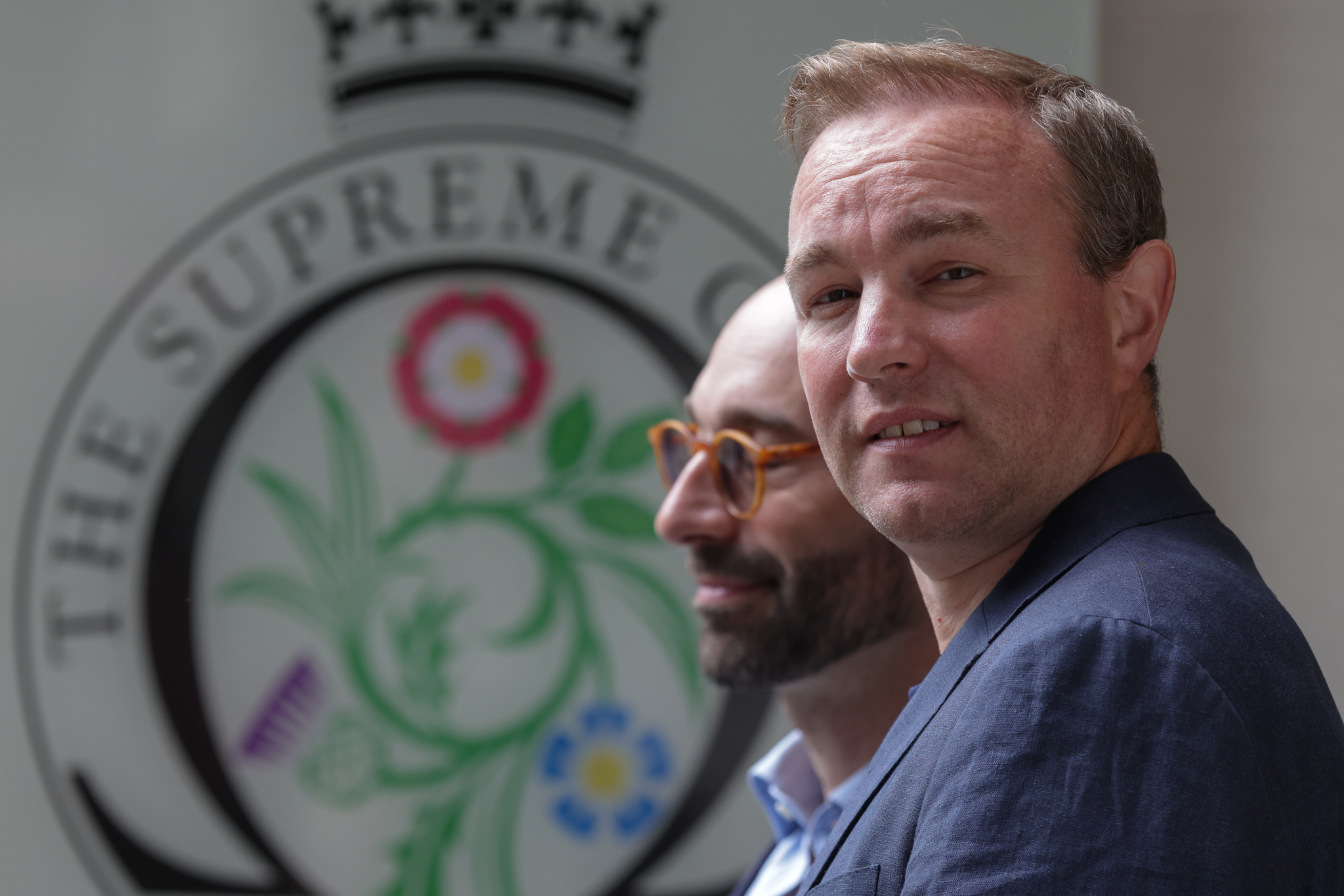 Tom Hayes, en primer plano, pasó cinco años y medio en la cárcel y Carlo Palombo, detrás, unos dos años. Los juicios que les condenaron fueron injustos, según ha sentenciado hoy el Tribunal Supremo de Reino Unido.