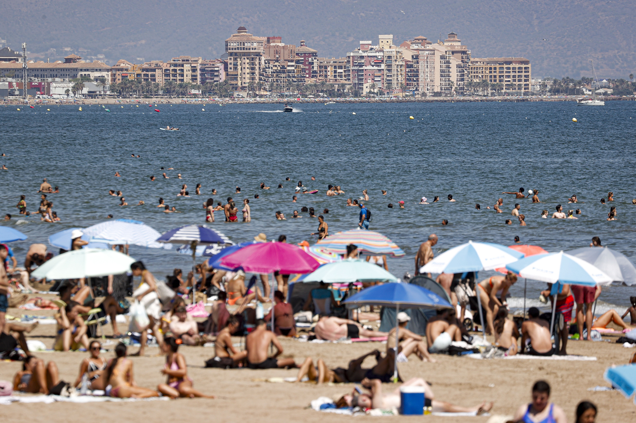 La actividad privada de la eurozona escala en agosto a máximos anuales con España en cabeza