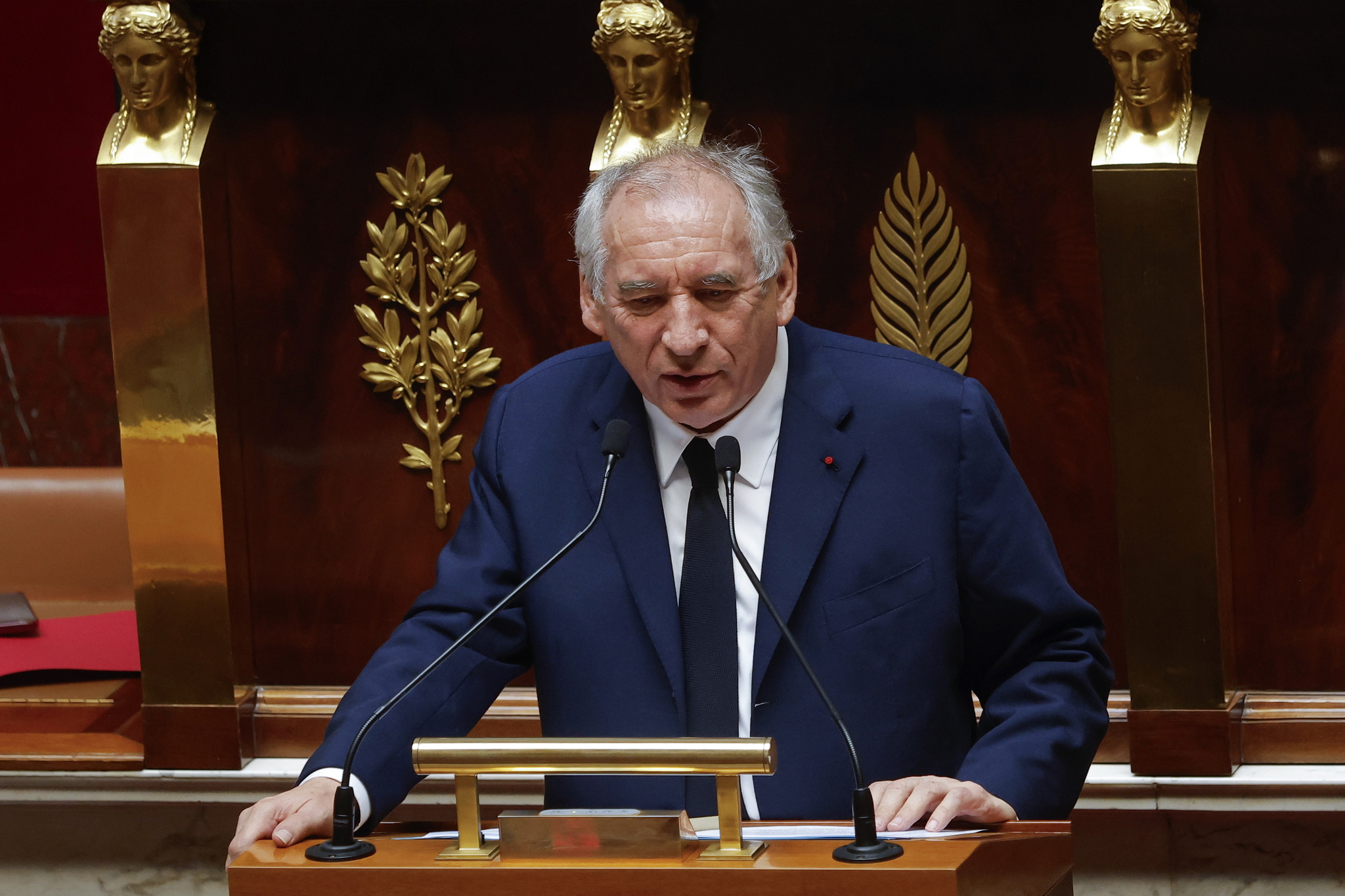 La Asamblea Nacional tumba el Gobierno de François Bayrou y sume a Francia en el caos político