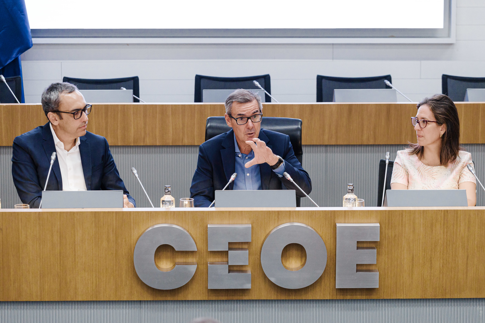 La CNMV conmina a las empresas a mejorar su transparencia