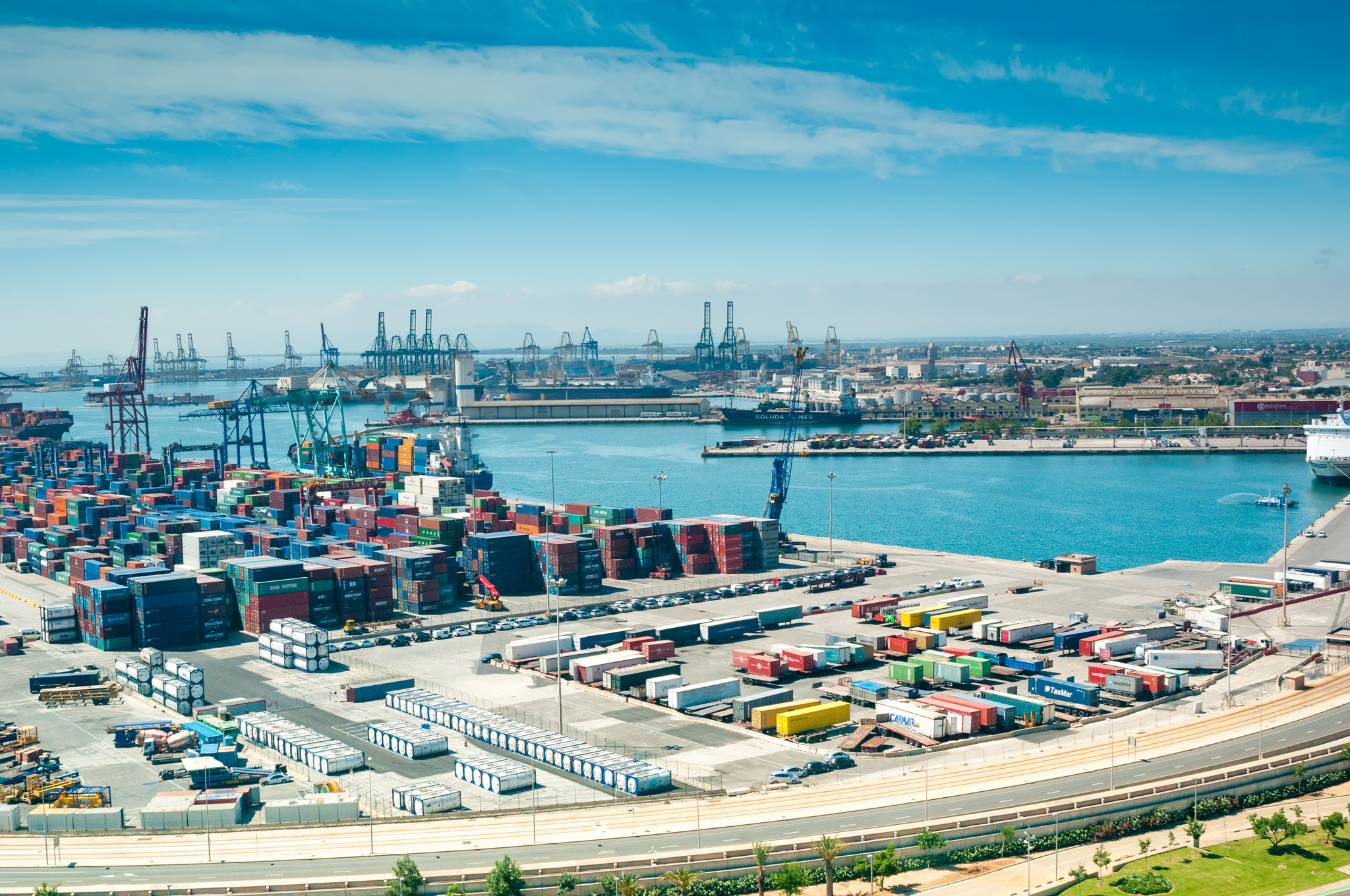 El déficit comercial sube un 53% hasta julio, pese al récord de exportaciones