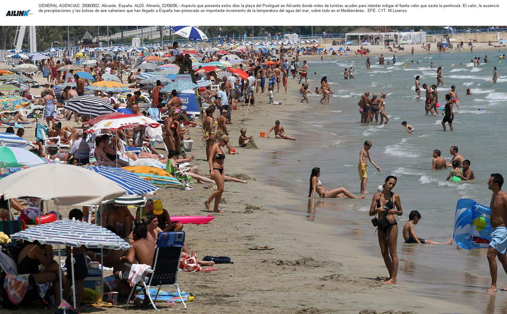 Los españoles viajan más, sobre todo al extranjero, y se gastan más dinero