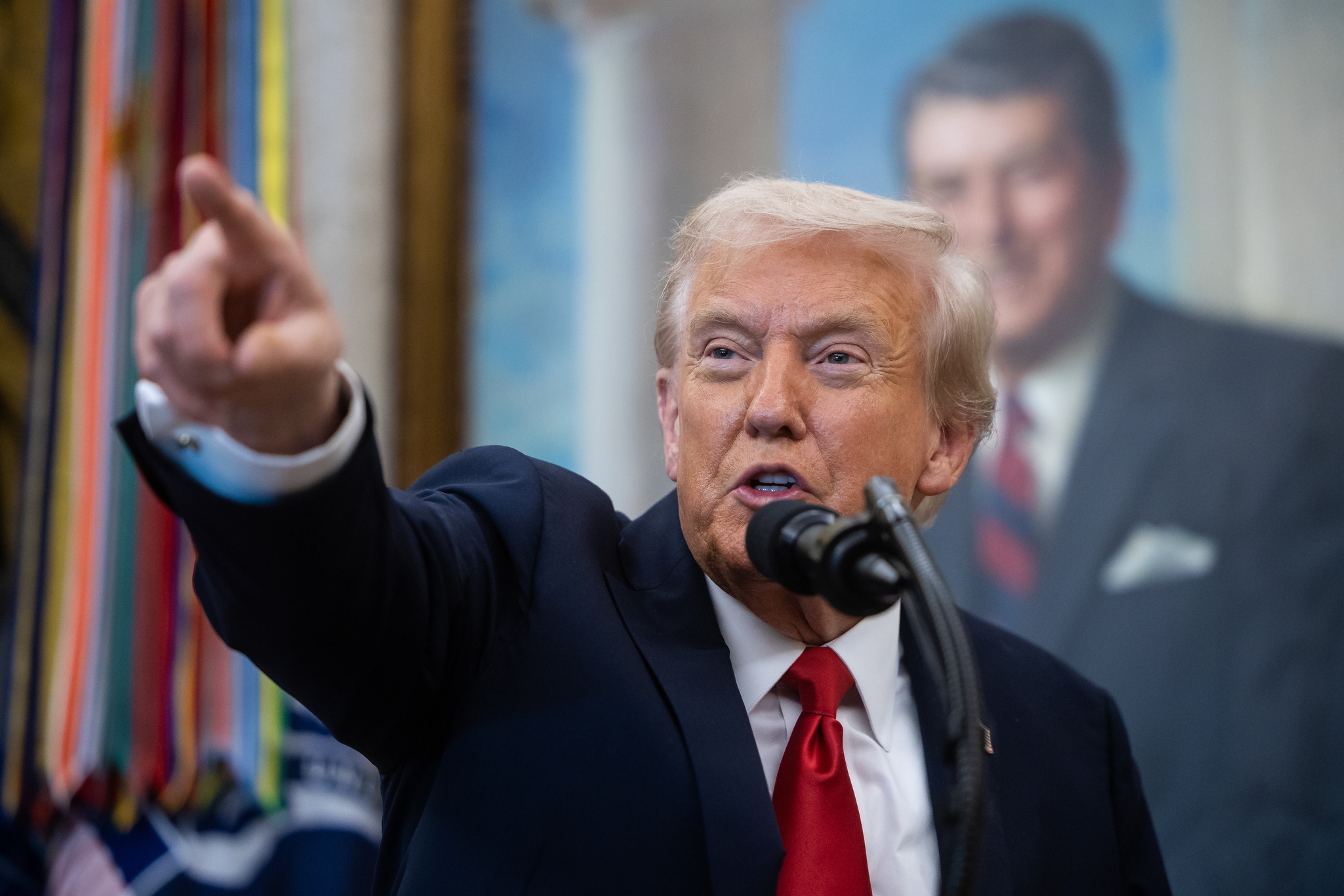 Trump reconoce que la subida de aranceles a China «es insostenible»