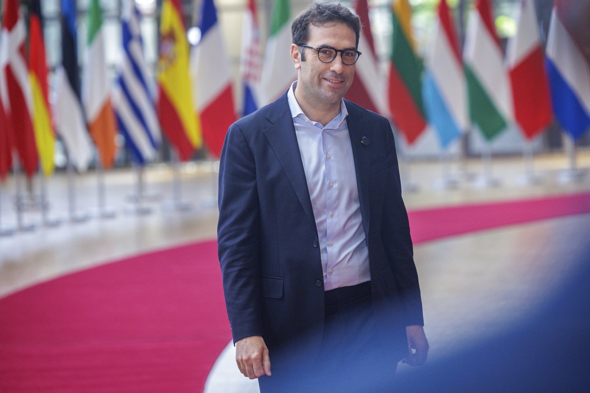 El Gobierno explora con la UE mantener parte del control de opas