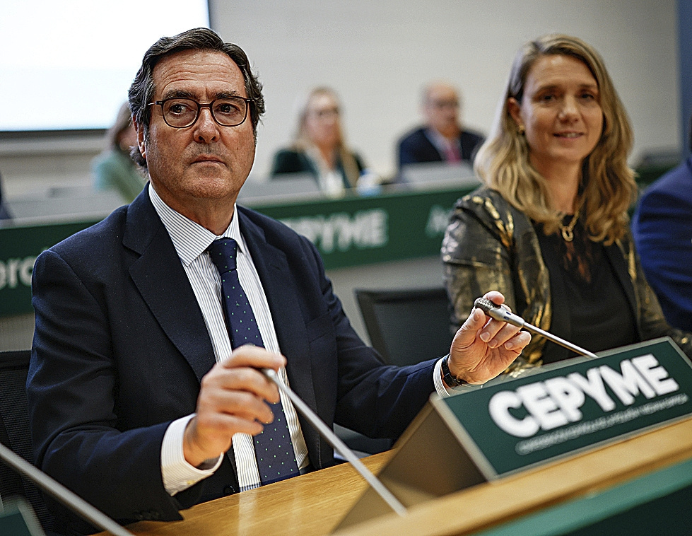 Garamendi acusa a Yolanda Díaz de «romper» la reforma laboral por endurecer el despido