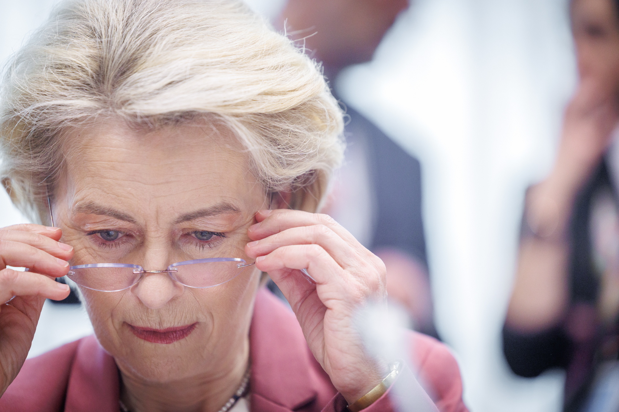 La Unión Europea acuerda nuevas sanciones contra Rusia que incluyen el veto al gas natural licuado