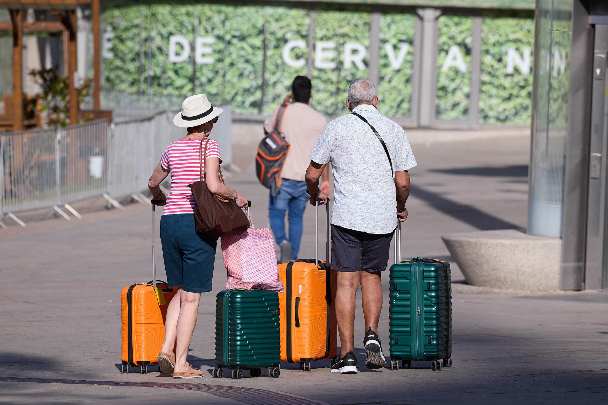 Las pensiones de los nuevos jubilados alcanzan ya el 85 del sueldo medio en España Las nuevas prestaciones que se dan de alta en el sistema son cada vez más altas (de media un 14 más elevadas que las que se dan de baja), ya que los nuevos pensionistas acceden con bases reguladoras mayores y carreras de cotización más largas que en la mayoría de ocasiones dan derecho al 100 de la prestación. Leer
