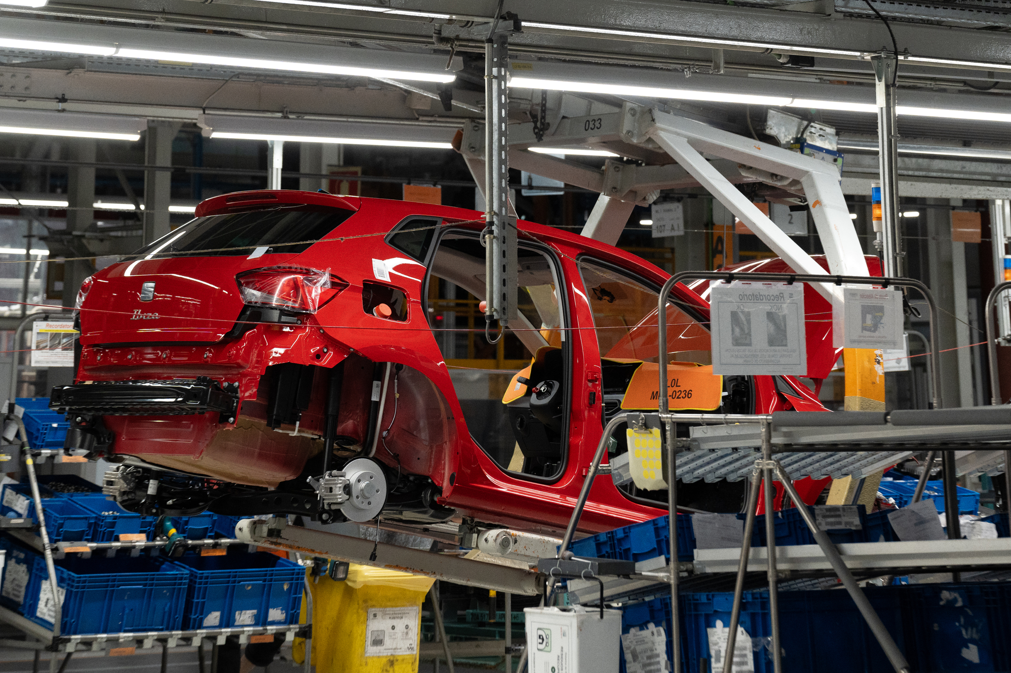 El PMI manufacturero de España modera su expansión en noviembre
