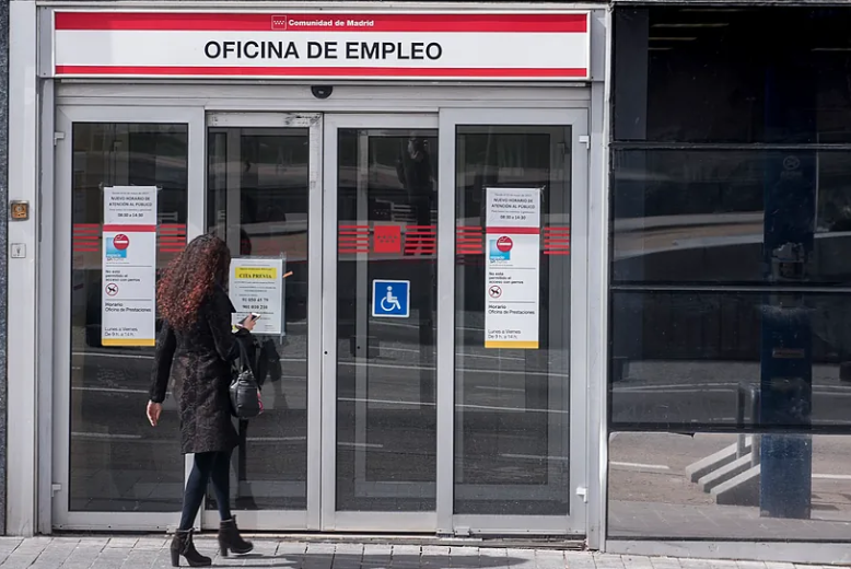 El paro baja en 18.805 personas en noviembre hasta mínimos de 2007 y la Seguridad Social pierde 14.358 afiliados