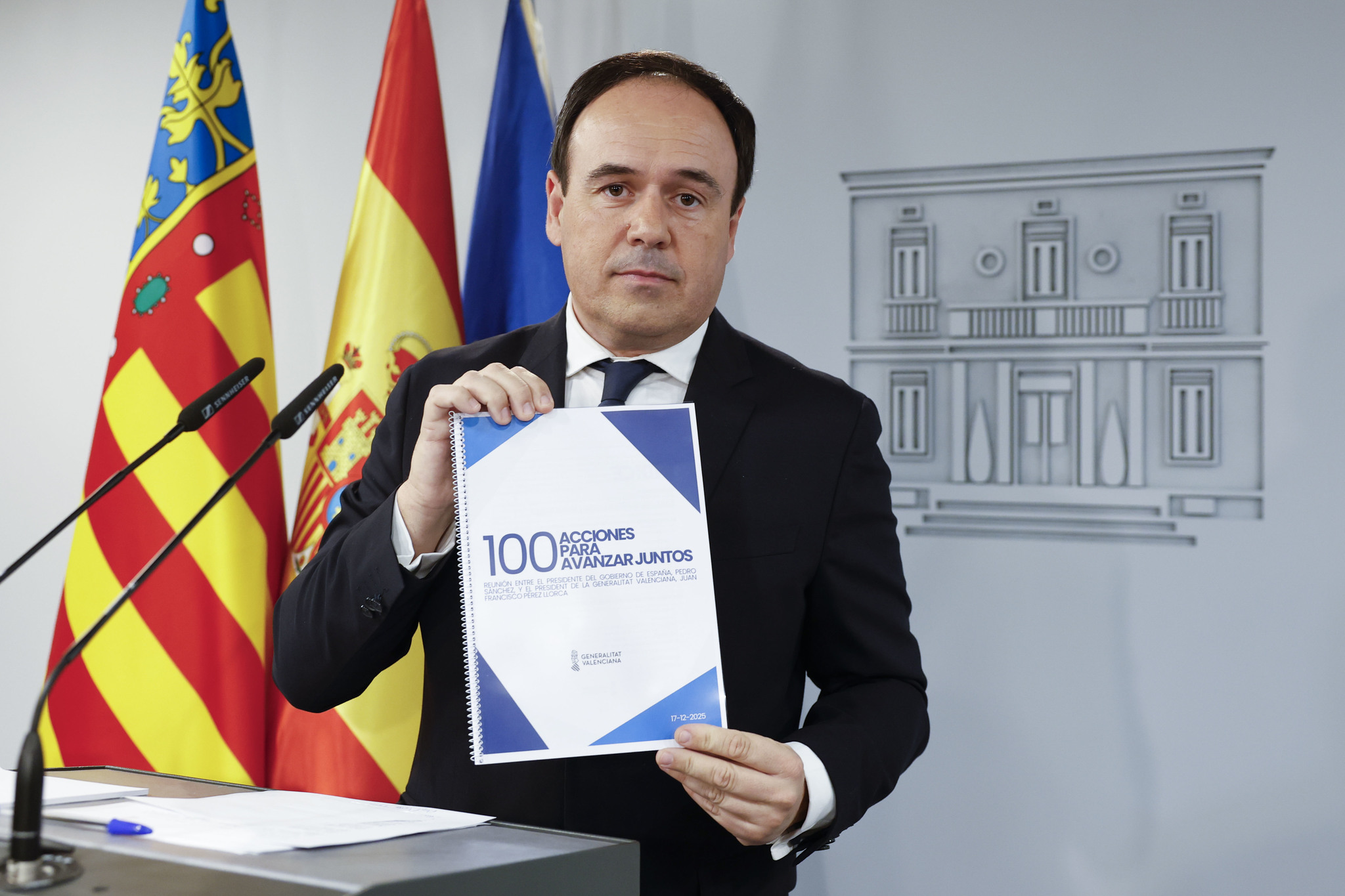 Sánchez promete a Llorca crear la comisión mixta para la Dana