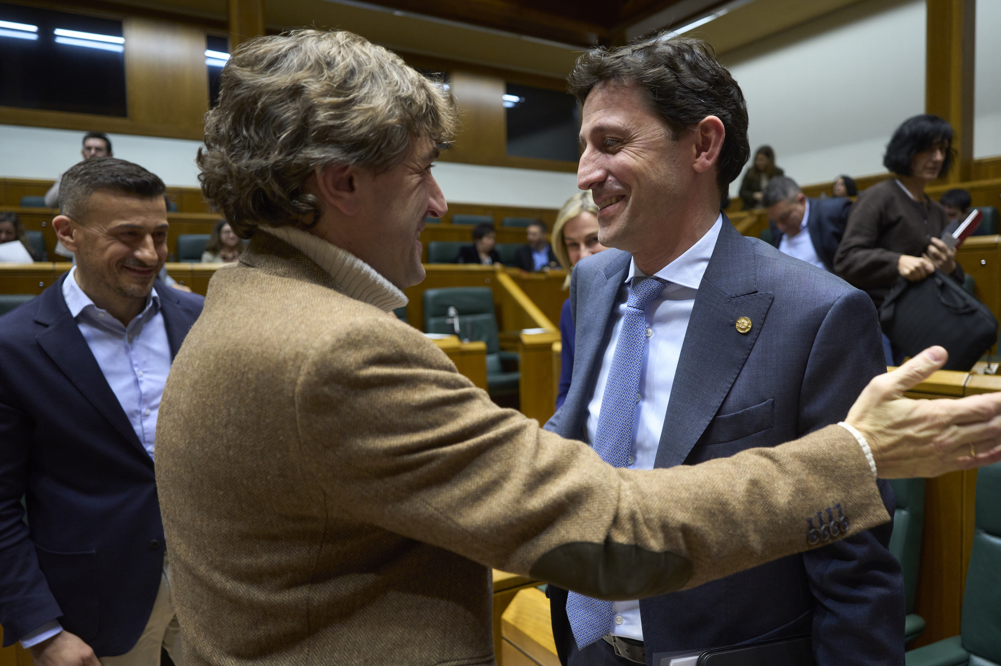PNV y PSE sacan en solitario los Presupuestos vascos para 2026