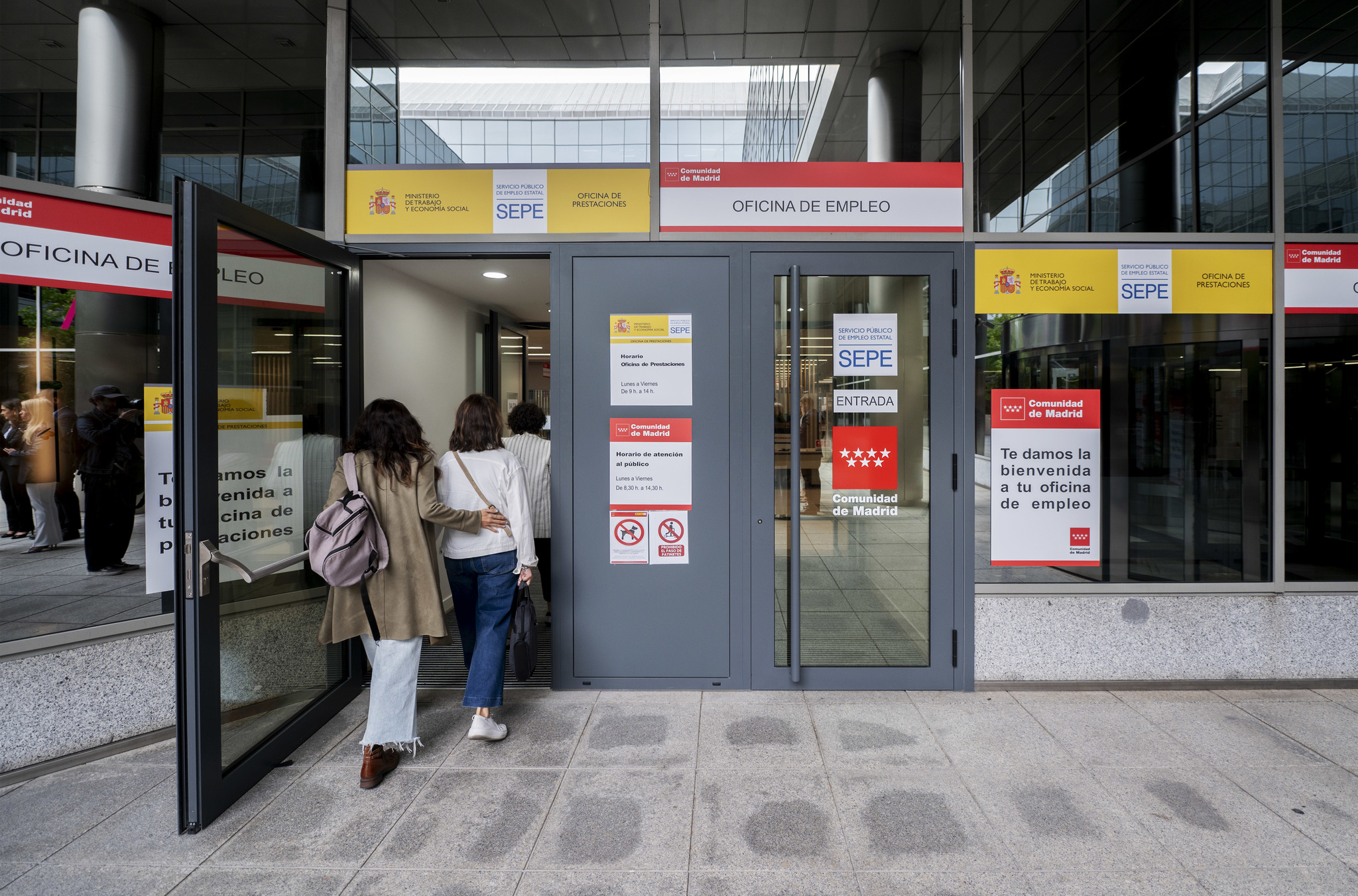 El paro cierra 2025 en su menor nivel en 18 años tras bajar en 152.000 personas, su mayor caída desde 2022