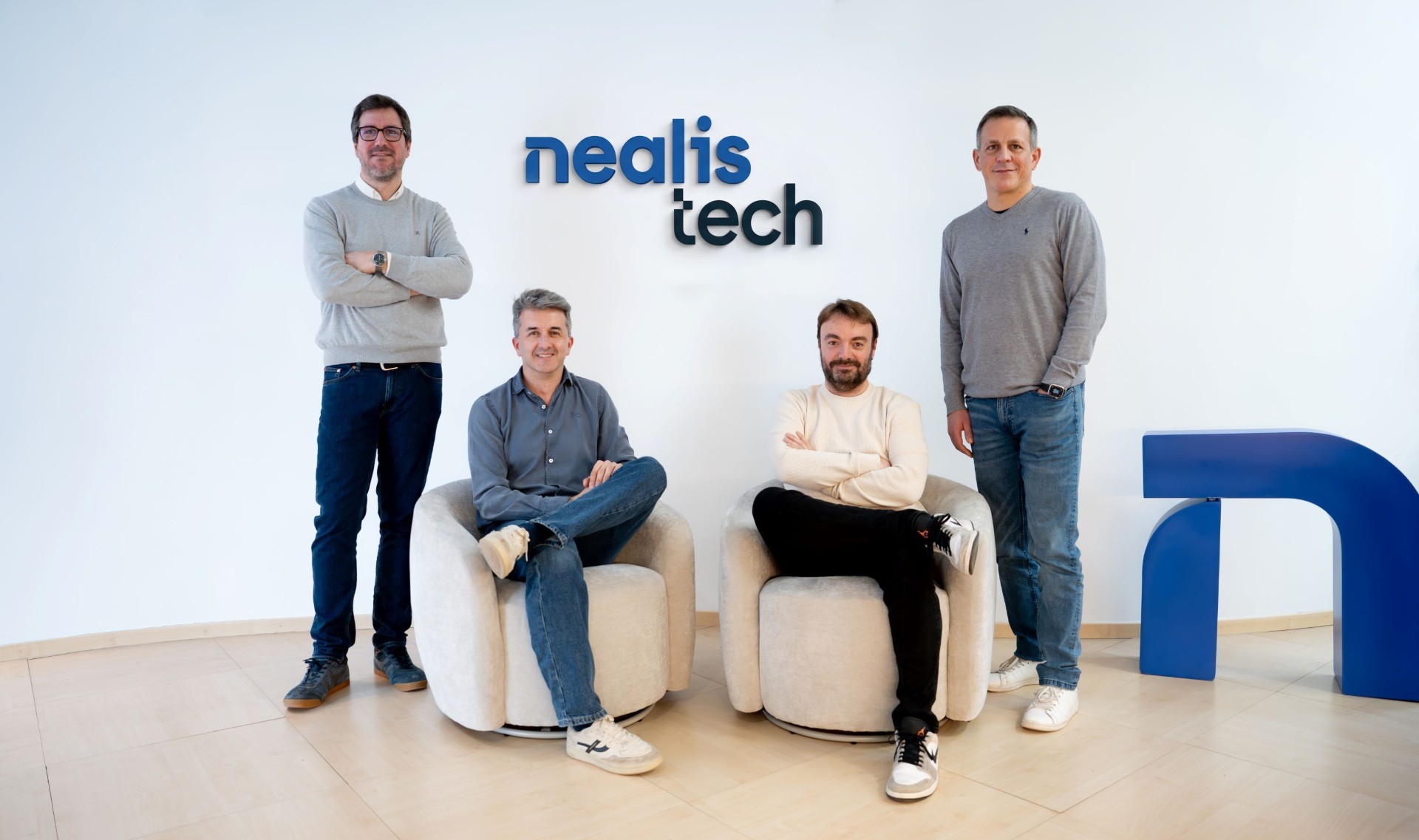 Nealis compra Datakorum y se refuerza en Dubai