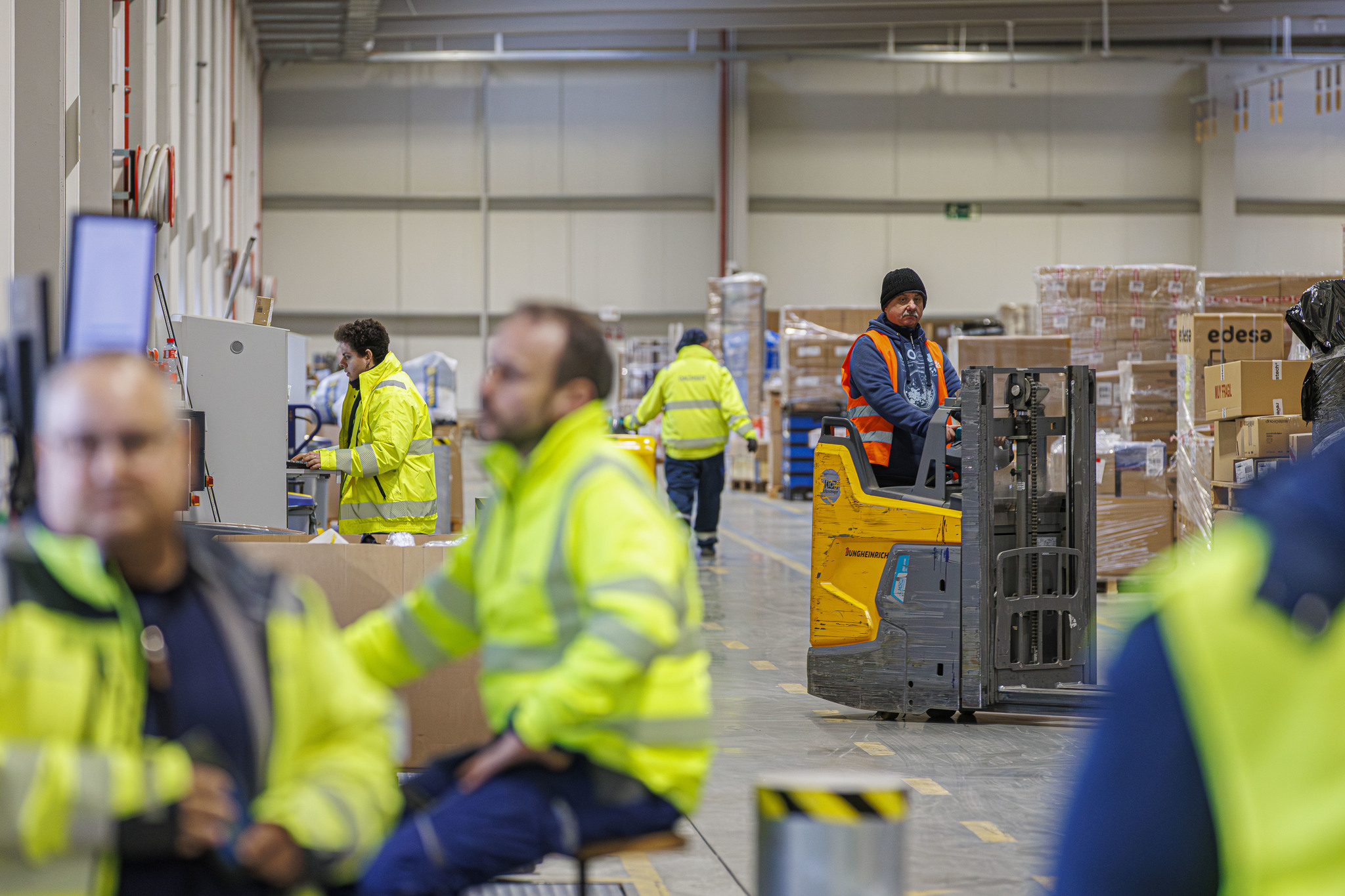 El récord de funcionarios dispara el empleo y deja el paro por debajo del 10%