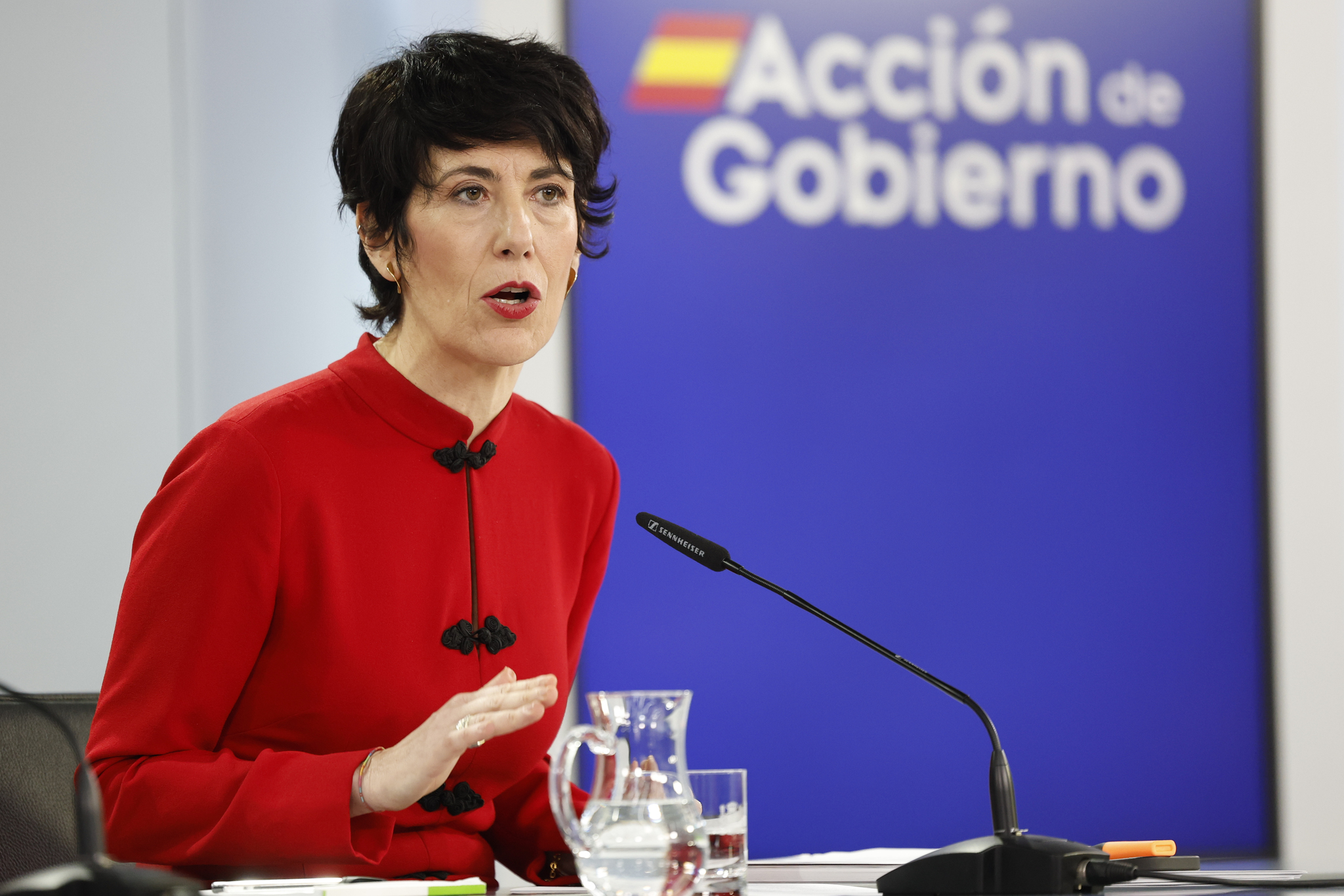 Moncloa provoca un caos en las nóminas